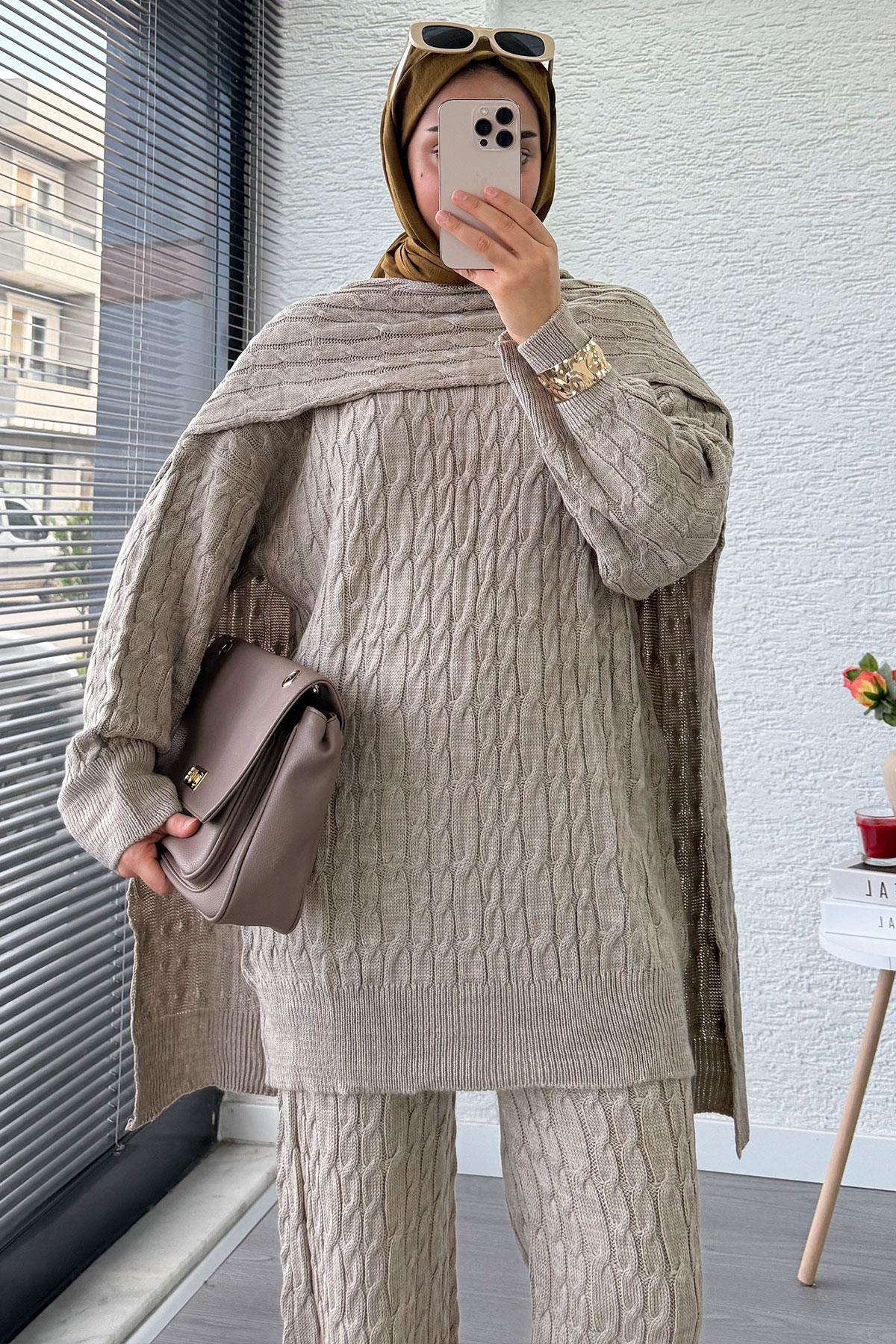 Premium Örgü Desen Atkı Detaylı Kadın Triko Takım – Vizon