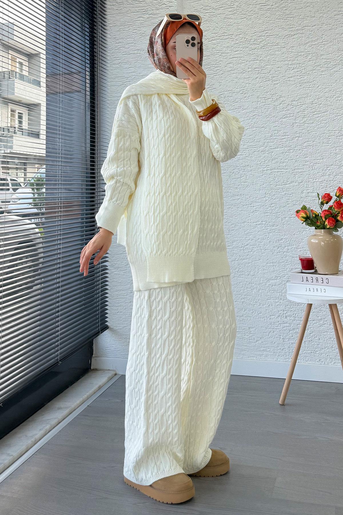 Premium Örgü Desen Atkı Detaylı Kadın Triko Takım – Beyaz