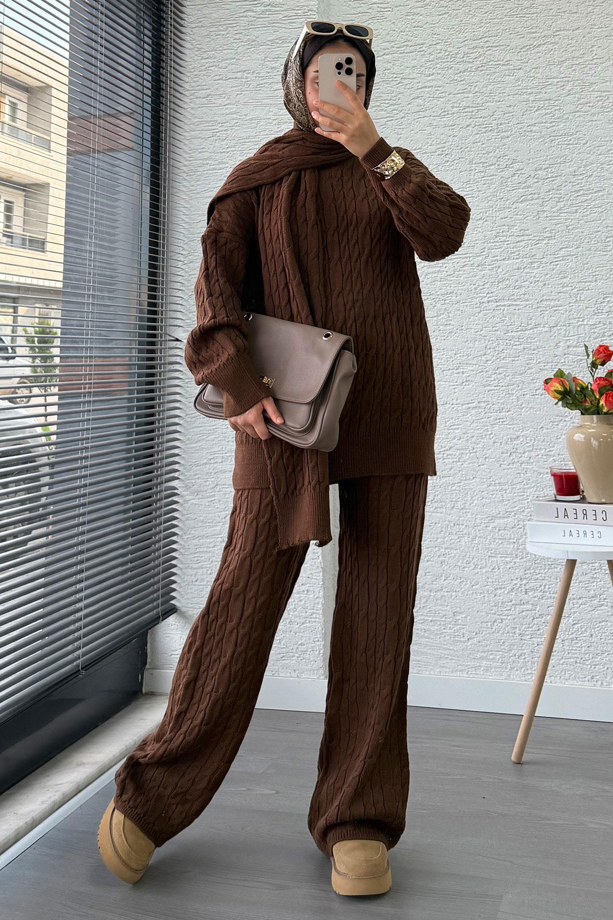 Premium Örgü Desen Atkı Detaylı Kadın Triko Takım – Kahverengi