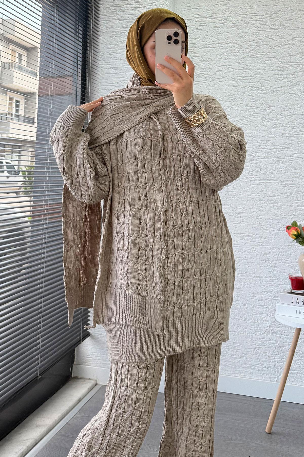 Premium Örgü Desen Atkı Detaylı Kadın Triko Takım – Vizon