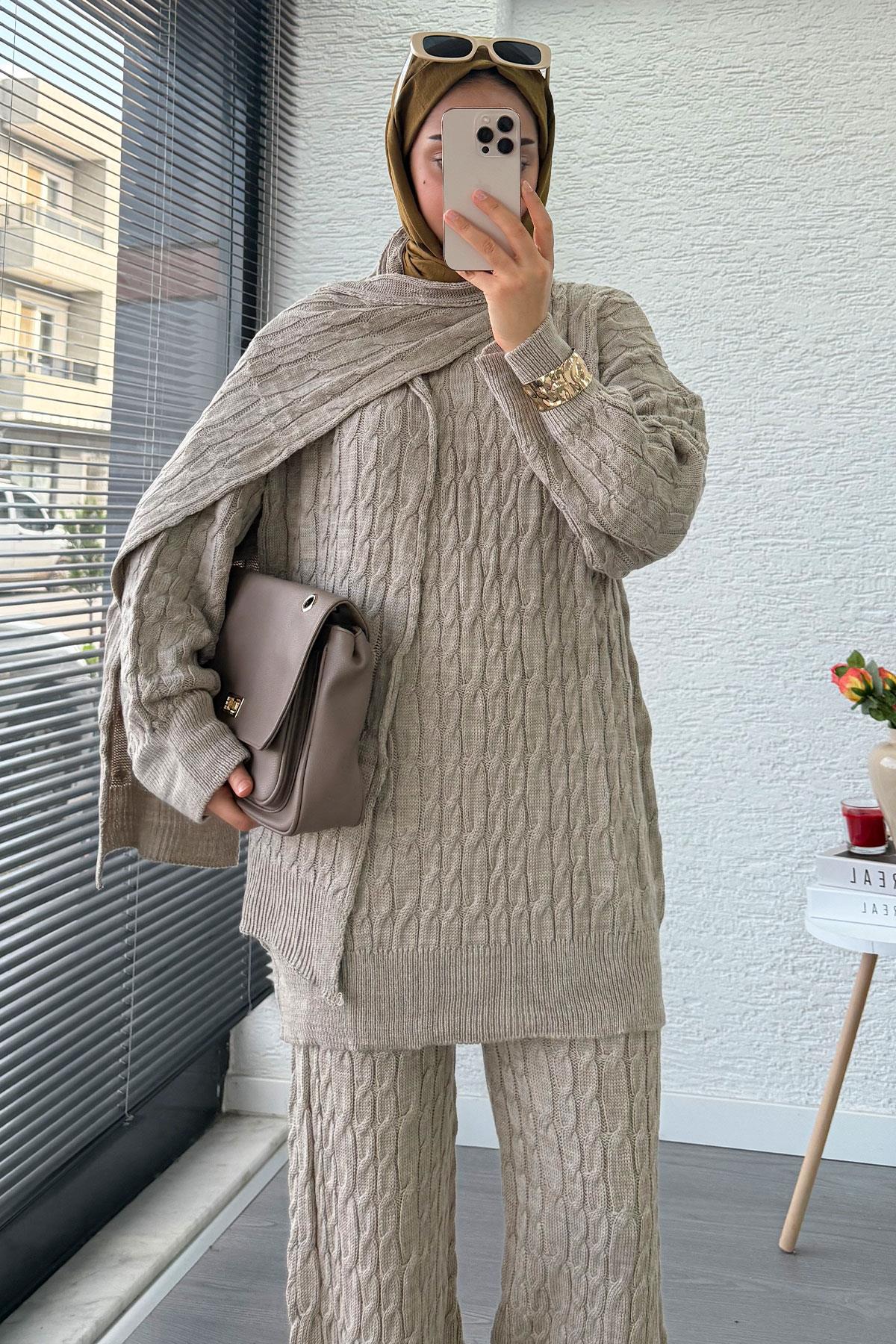 Premium Örgü Desen Atkı Detaylı Kadın Triko Takım – Vizon