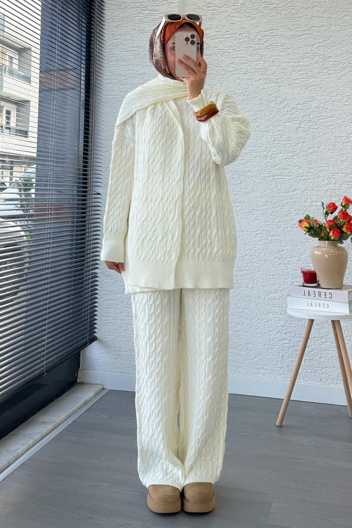 Premium Örgü Desen Atkı Detaylı Kadın Triko Takım – Beyaz