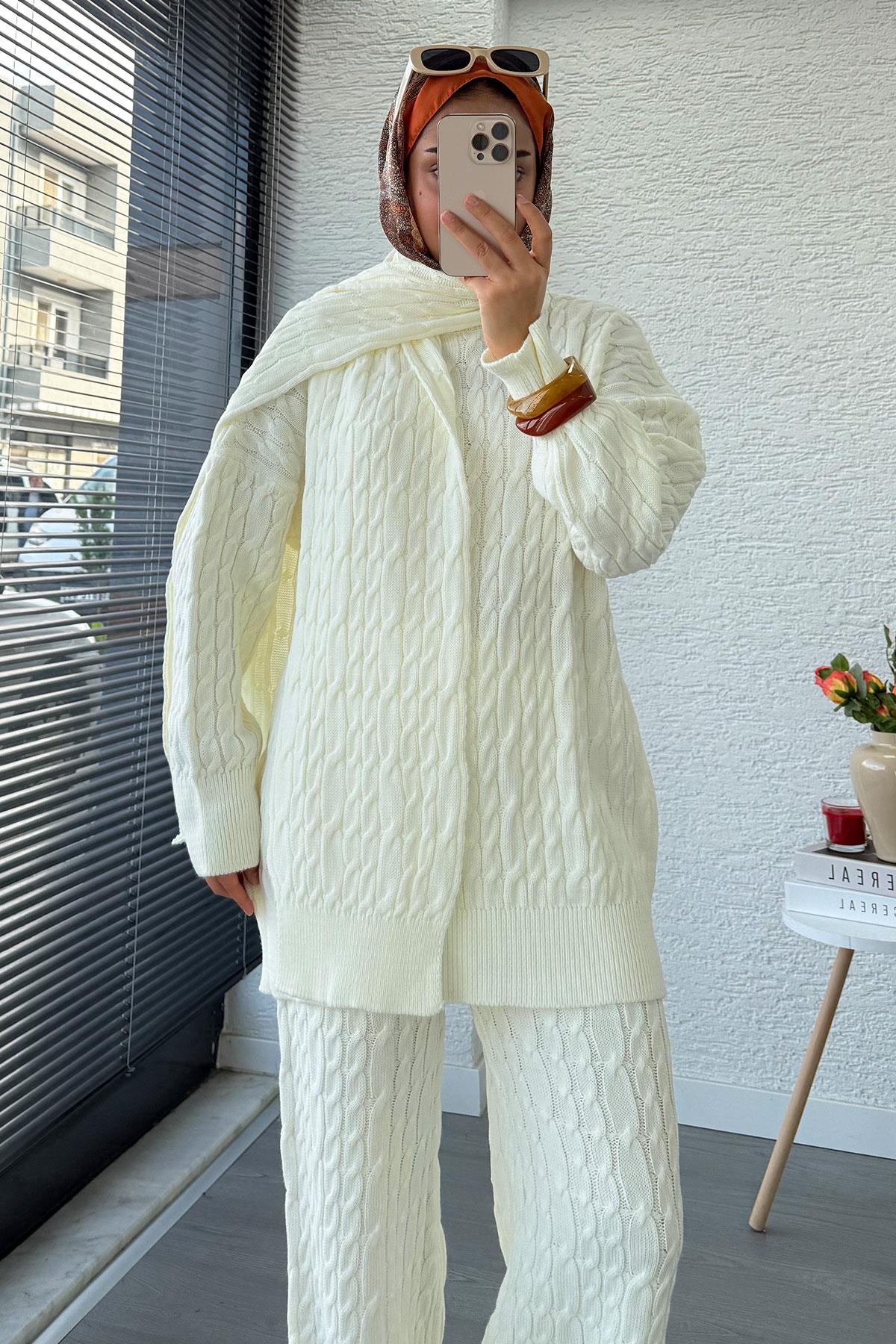 Premium Örgü Desen Atkı Detaylı Kadın Triko Takım – Beyaz