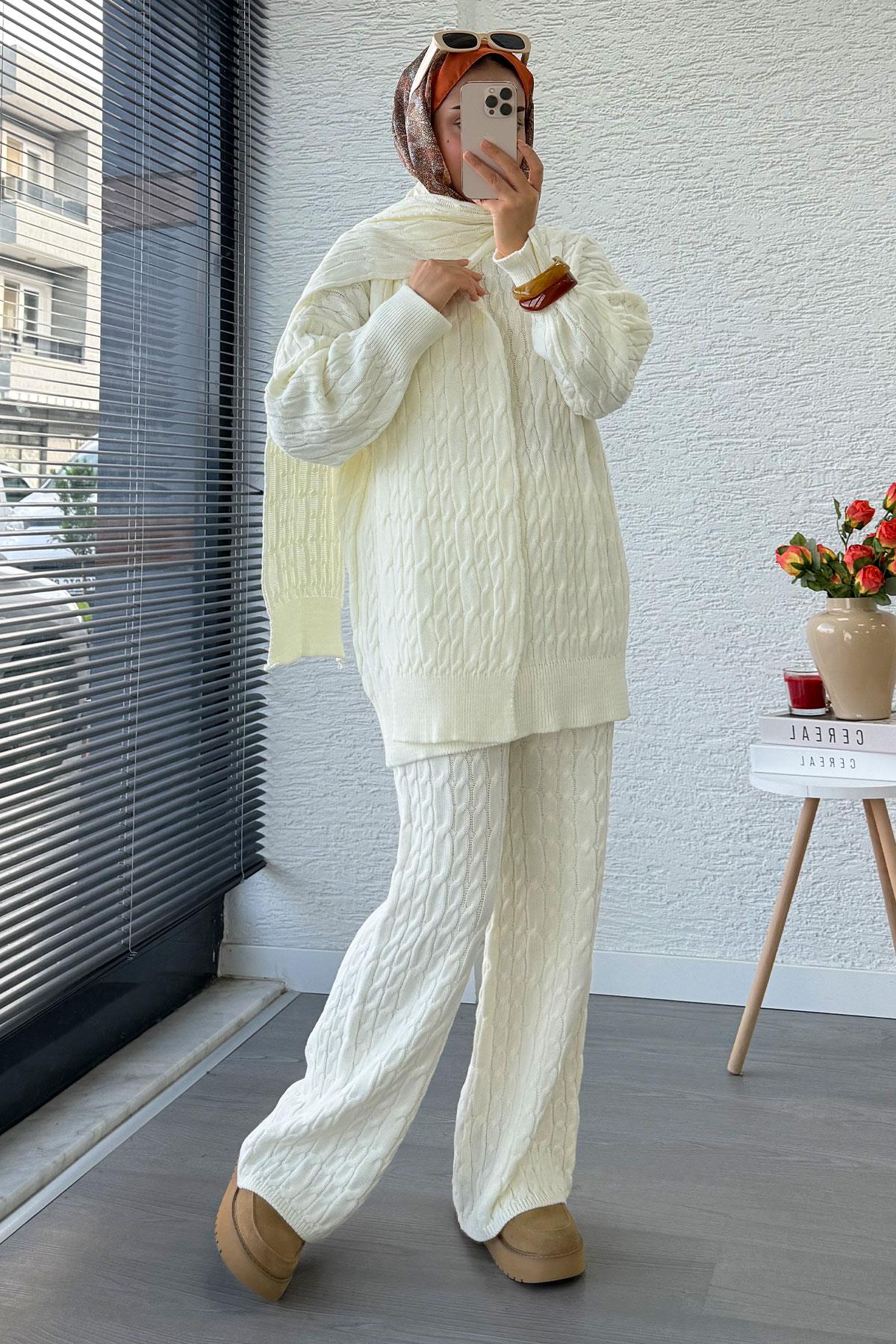 Premium Örgü Desen Atkı Detaylı Kadın Triko Takım – Beyaz