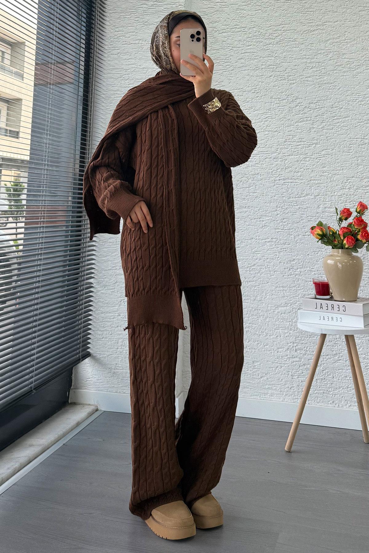 Premium Örgü Desen Atkı Detaylı Kadın Triko Takım – Kahverengi