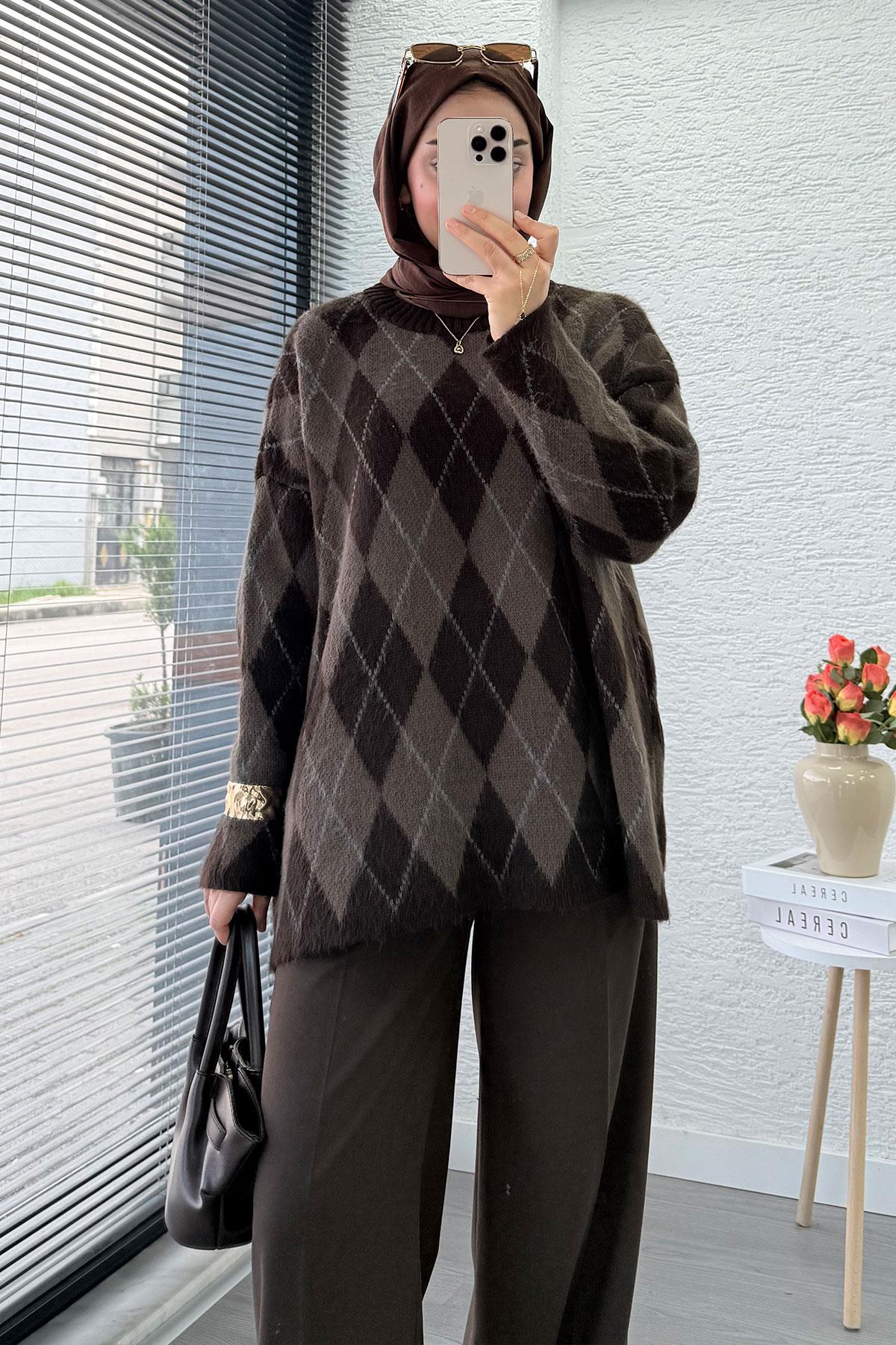 Premium Oversize Baklava Desen Kadın Triko Kazak – Kahverengi