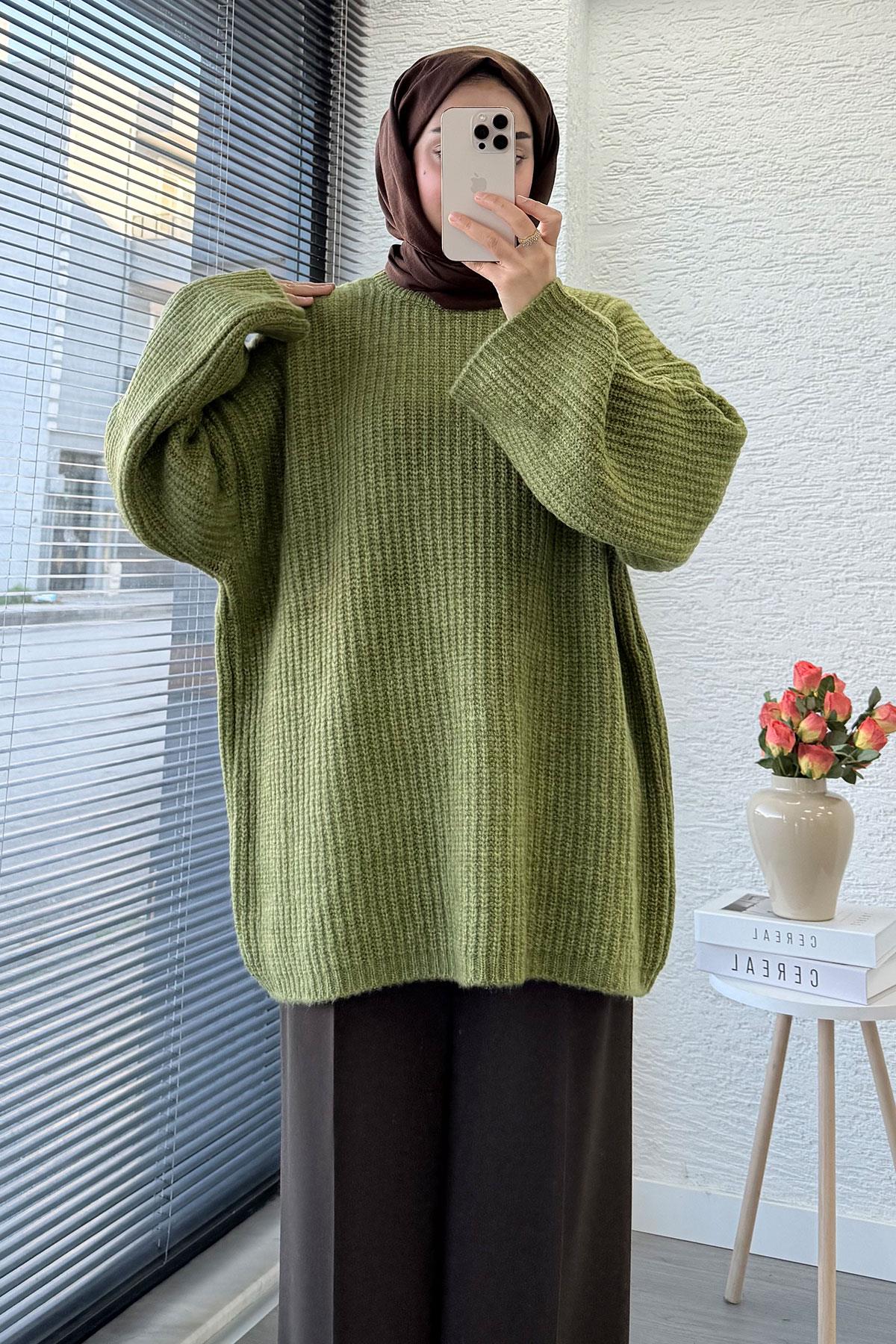 Premium Oversize Basic Kadın Triko Kazak – Yağ Yeşili