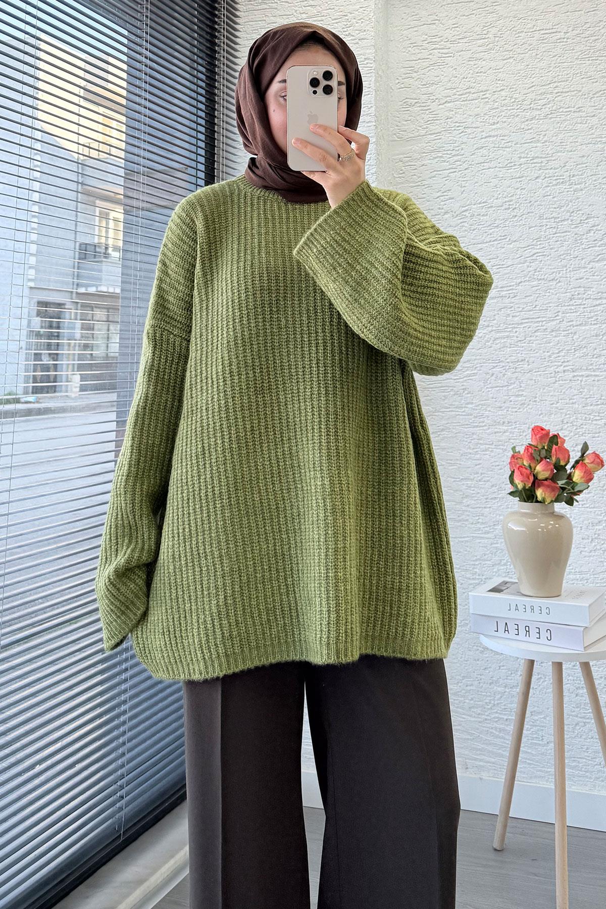 Premium Oversize Basic Kadın Triko Kazak – Yağ Yeşili