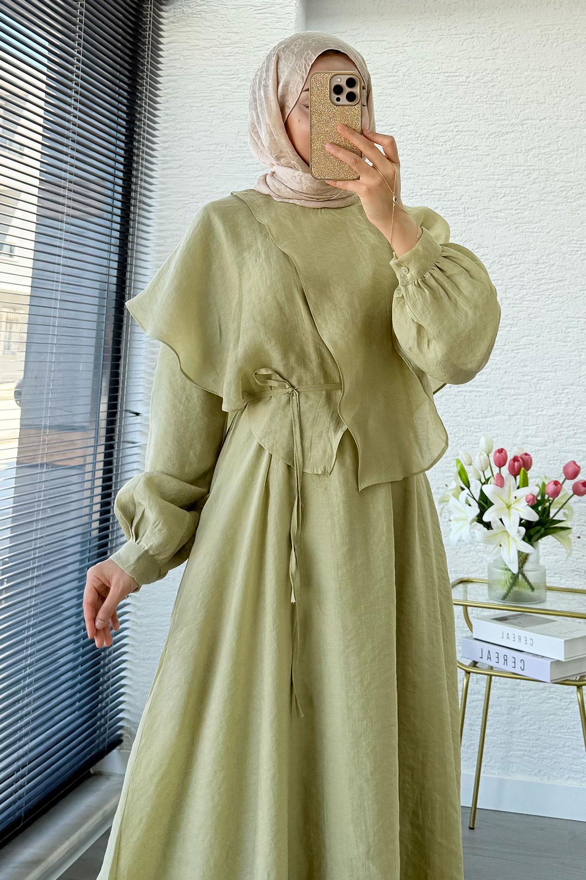 Premium Pelerin Detay Elina Vual Elbise – Olive