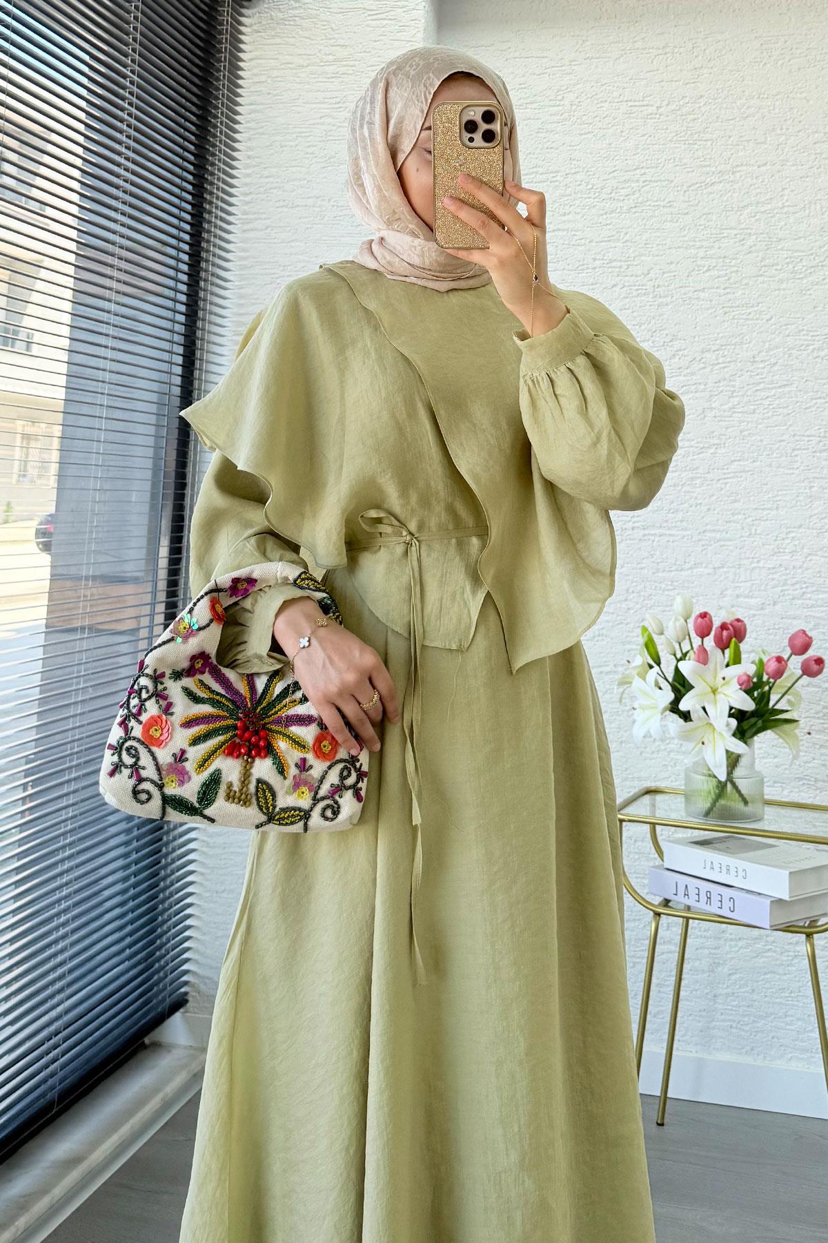 Premium Pelerin Detay Elina Vual Elbise – Olive