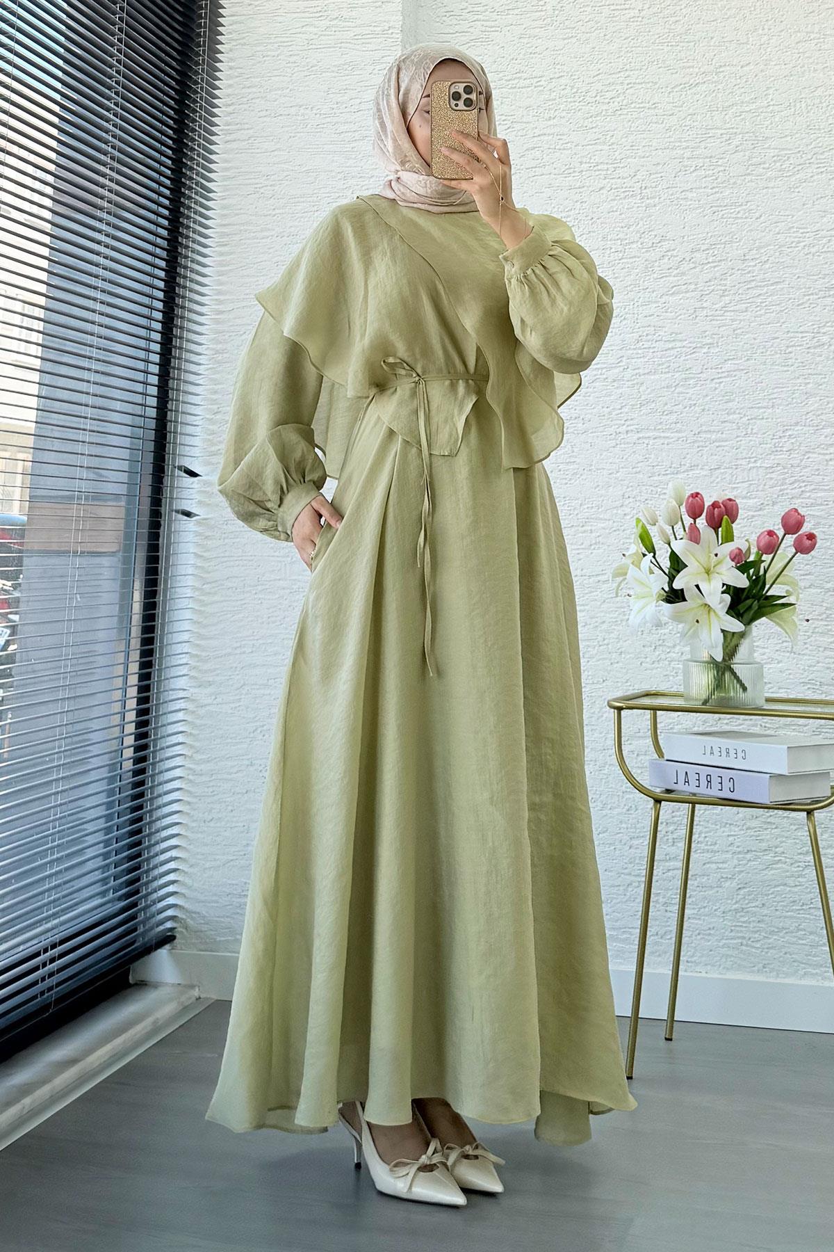 Premium Pelerin Detay Elina Vual Elbise – Olive