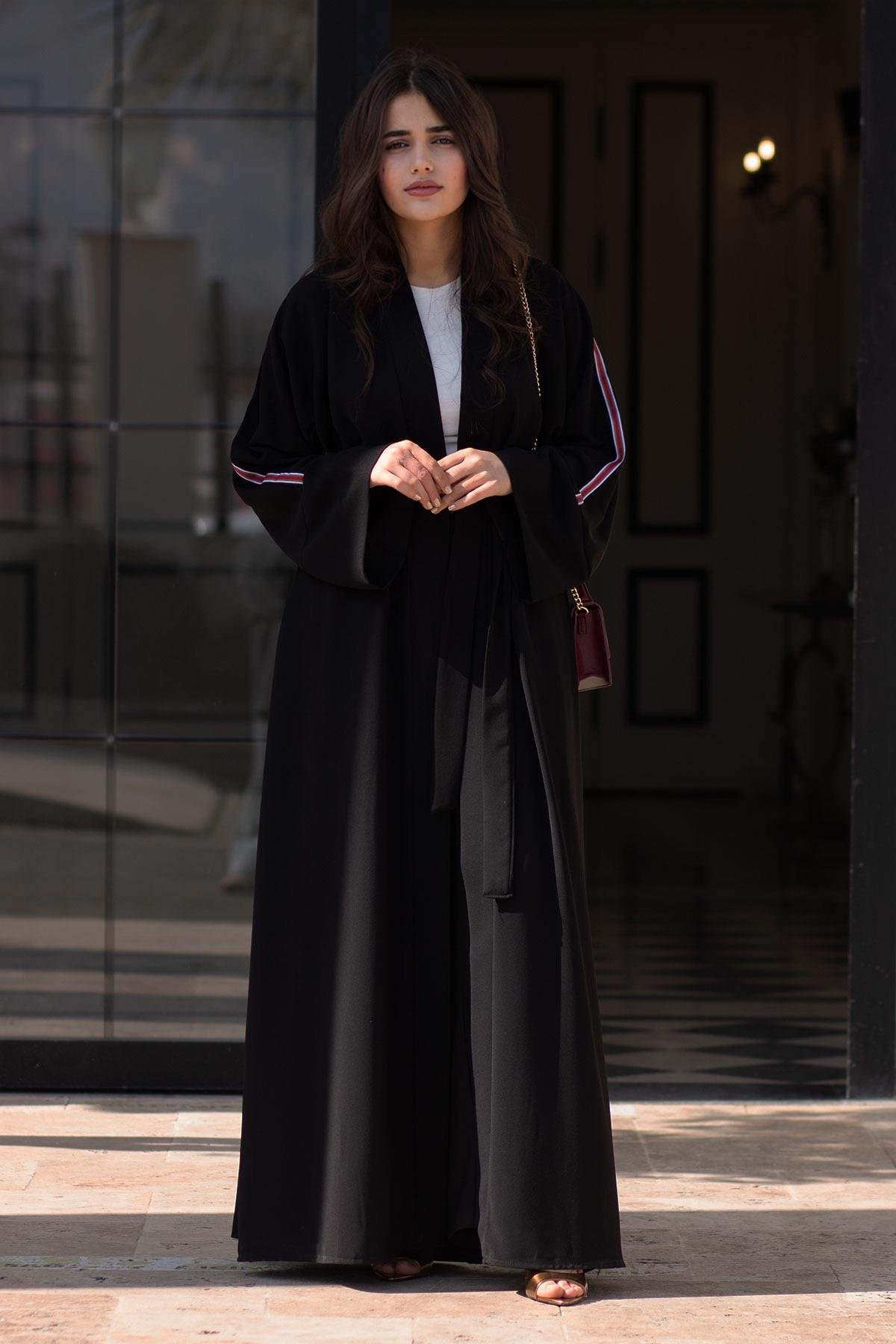 Şerit Detaylı Abaya-Siyah