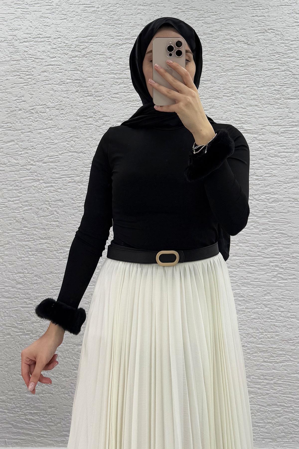 Siyah Kolu Peluş Detaylı Kadın Bluz