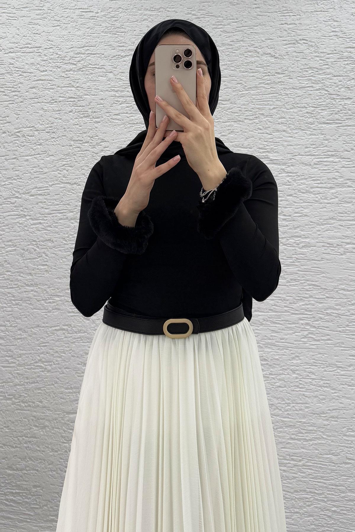 Siyah Kolu Peluş Detaylı Kadın Bluz