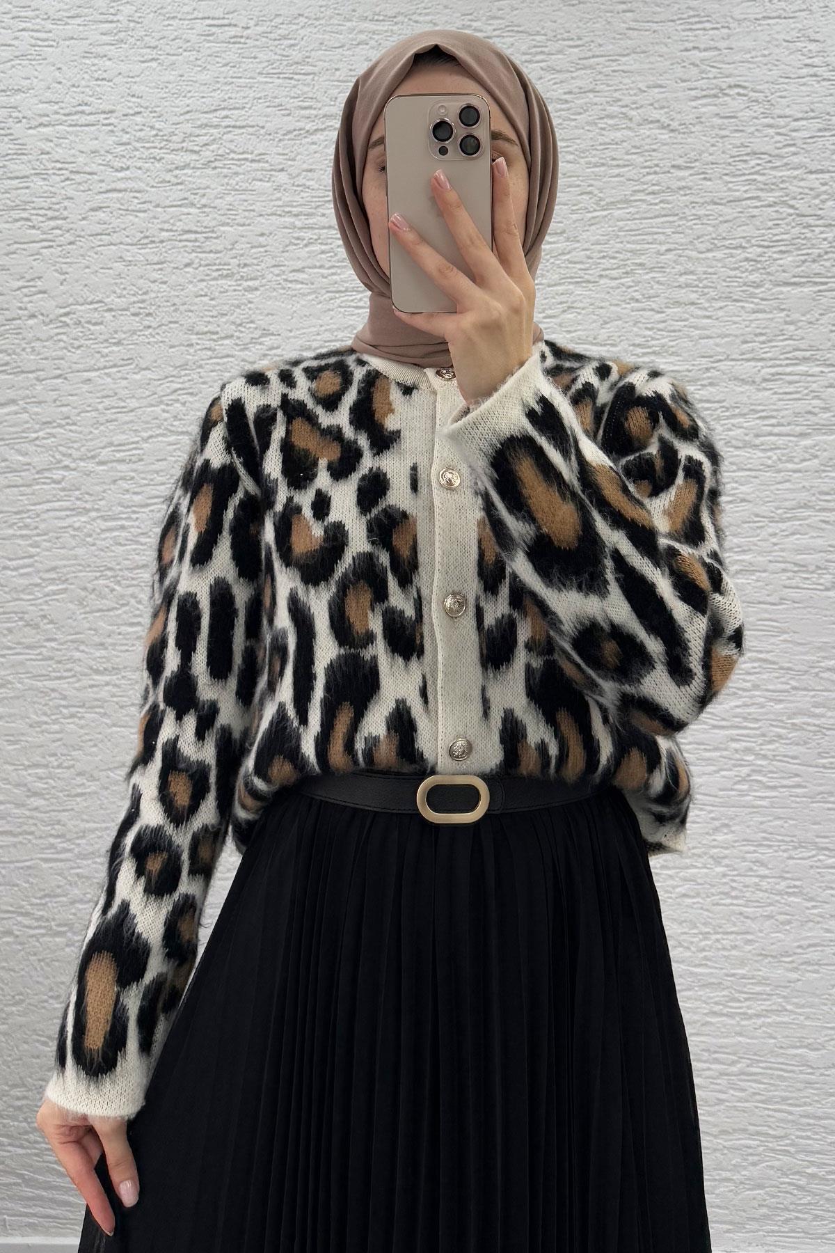Siyah Leopar Desenli Kadın Hırka