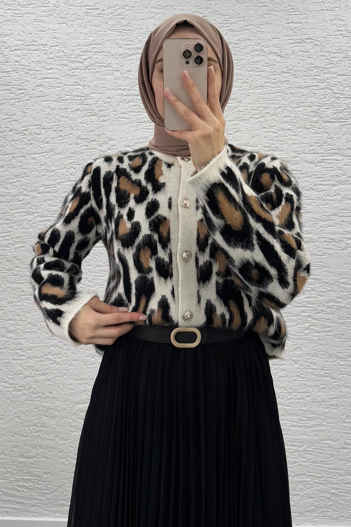 Siyah Leopar Desenli Kadın Hırka