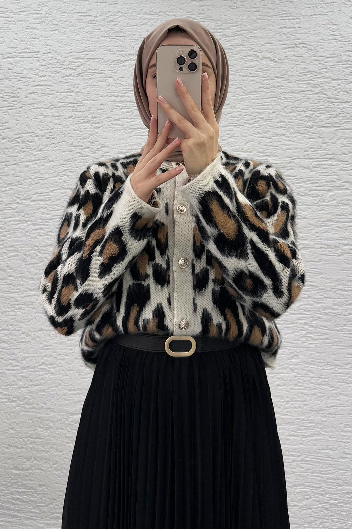 Siyah Leopar Desenli Kadın Hırka