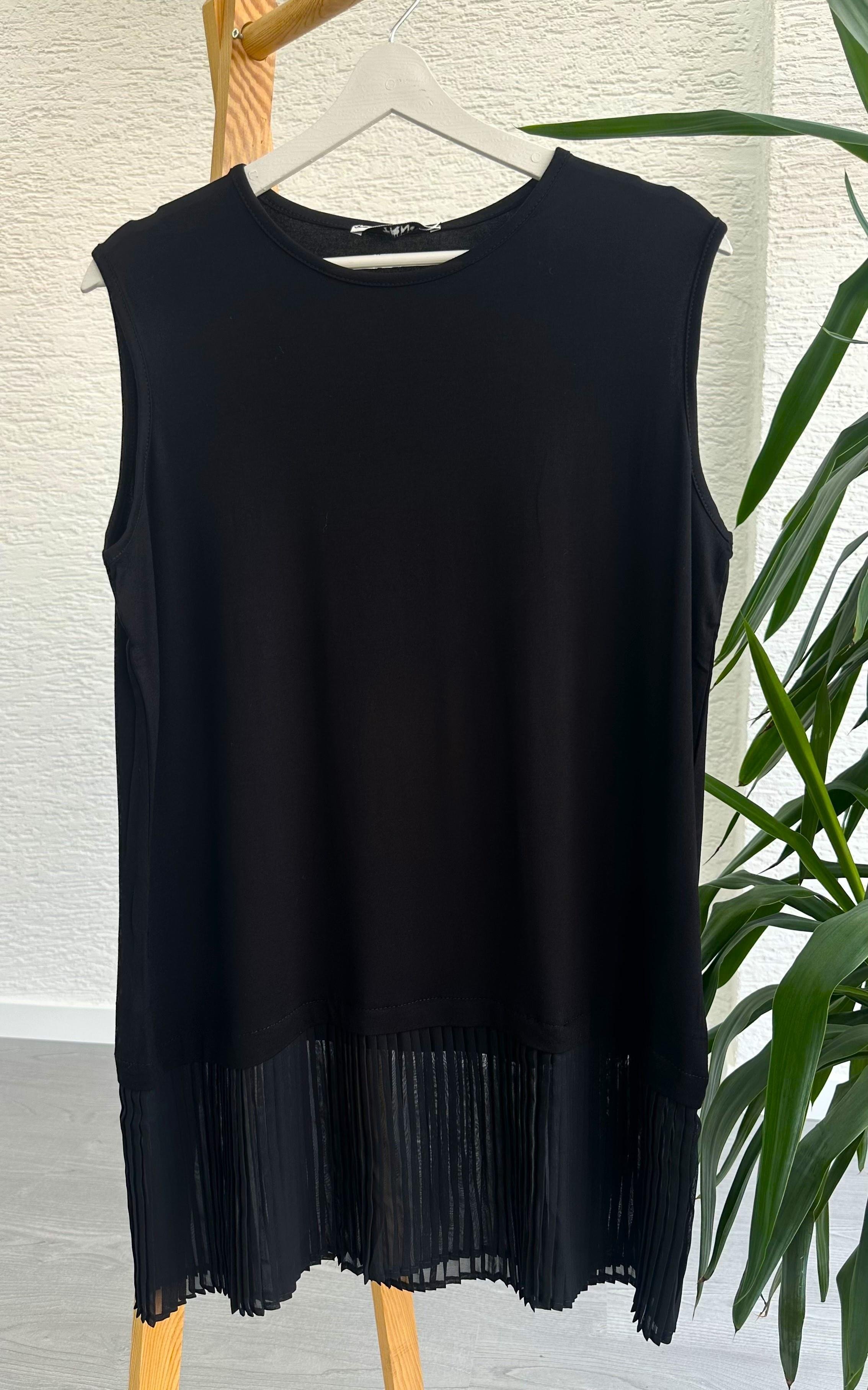 Siyah Pileseli İçlik