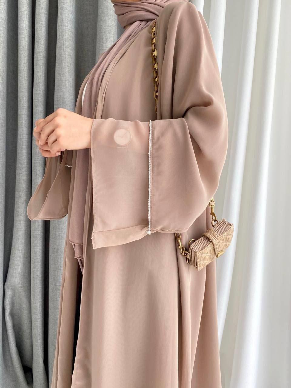 Taş baskılı kahvrengi şifon abaya 