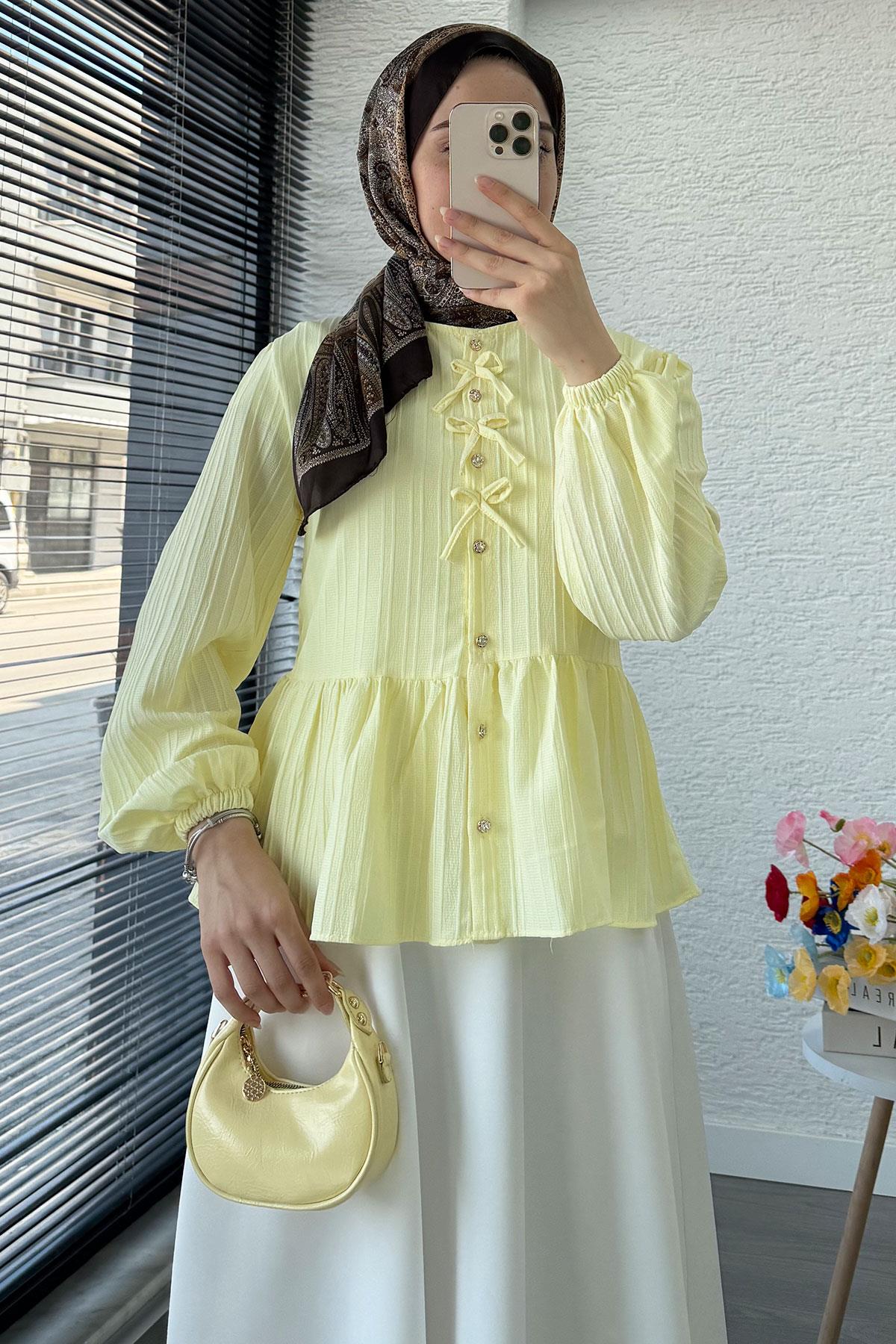 Taş Düğme Detaylı Gofre Bluz - Sarı