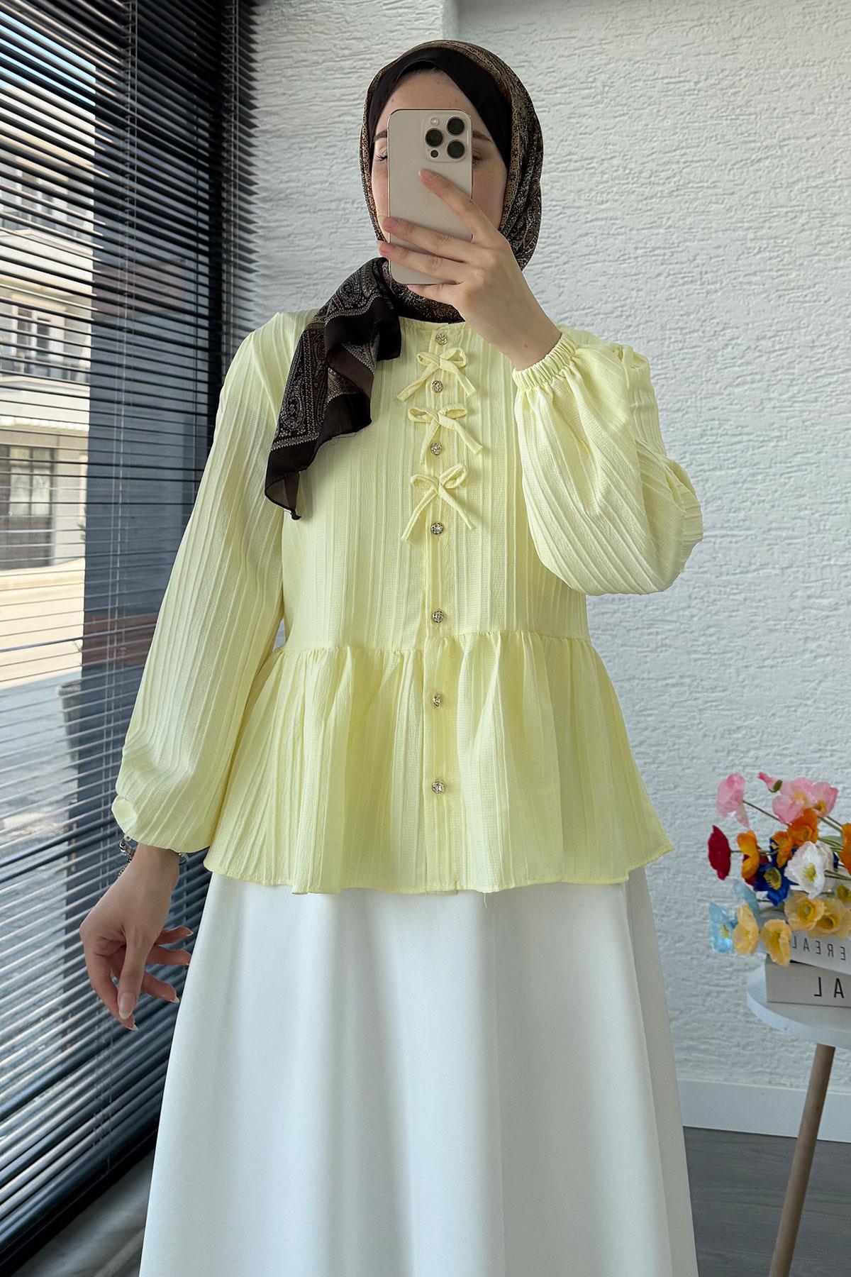 Taş Düğme Detaylı Gofre Bluz - Sarı