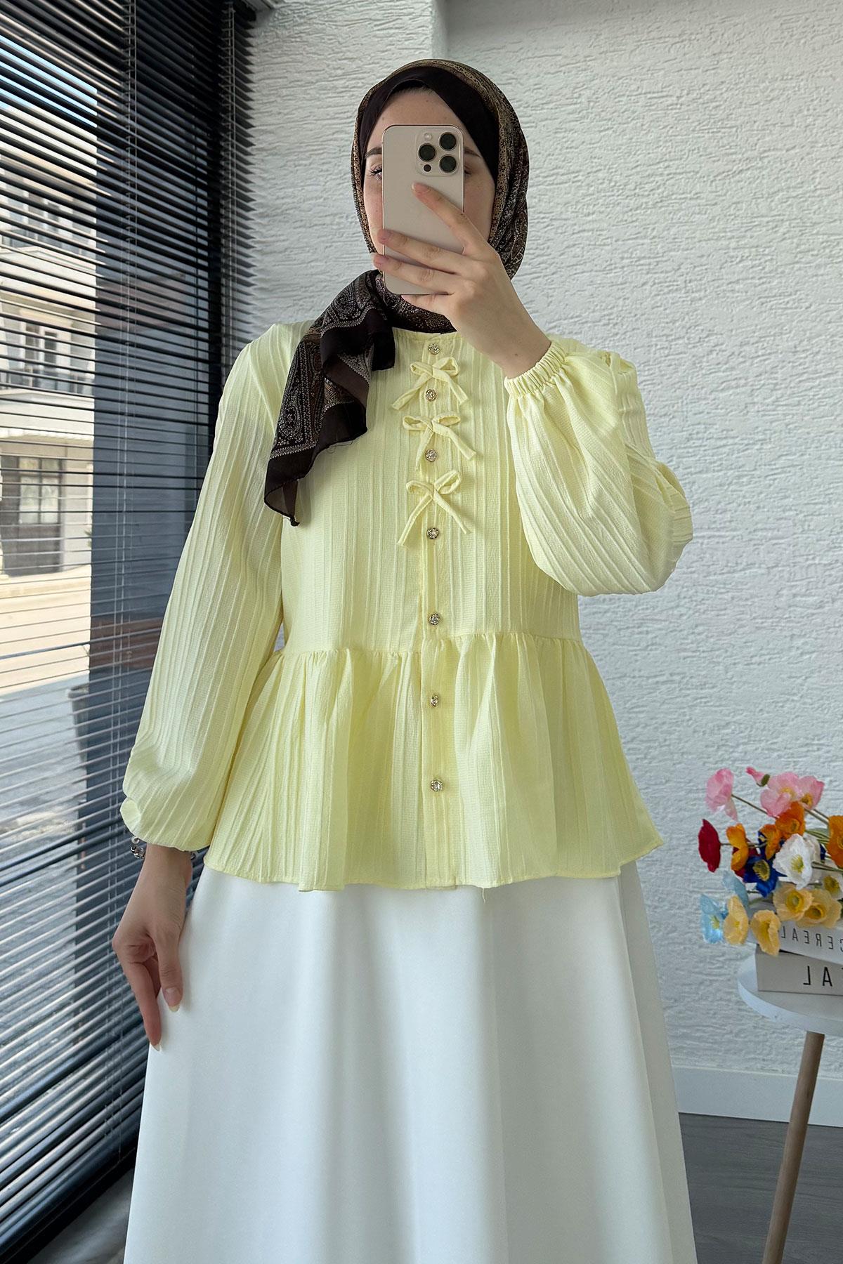 Taş Düğme Detaylı Gofre Bluz - Sarı