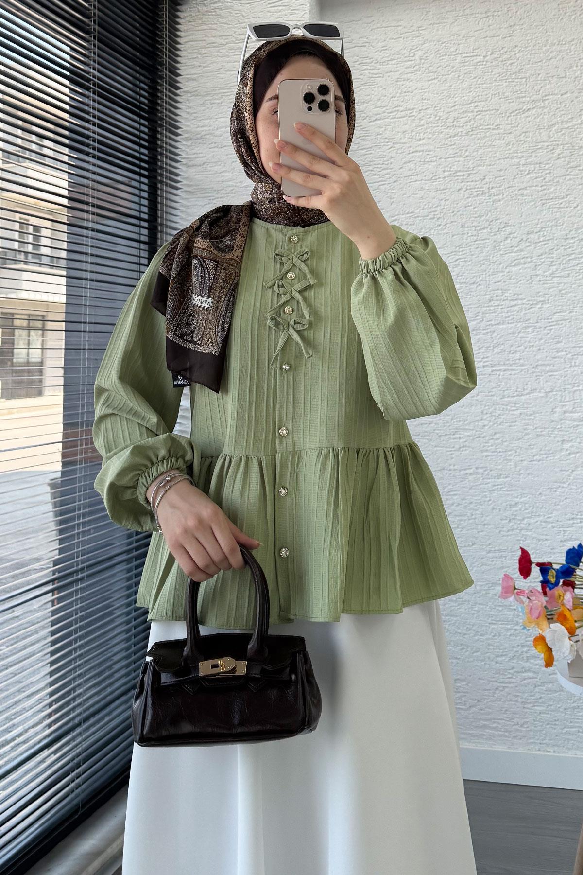 Taş Düğme Detaylı Gofre Bluz - Yeşil