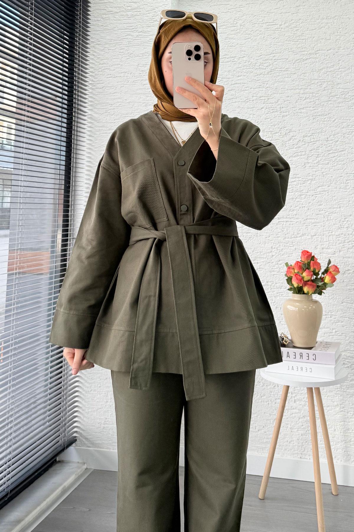 V Yaka Düğmeli Gabardin İkili Takım – Haki