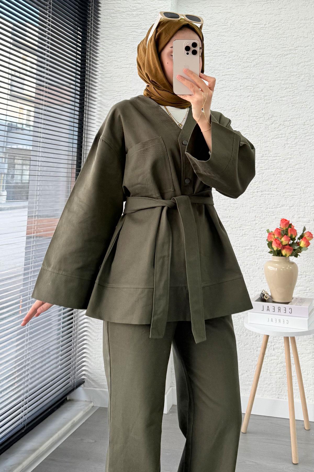 V Yaka Düğmeli Gabardin İkili Takım – Haki