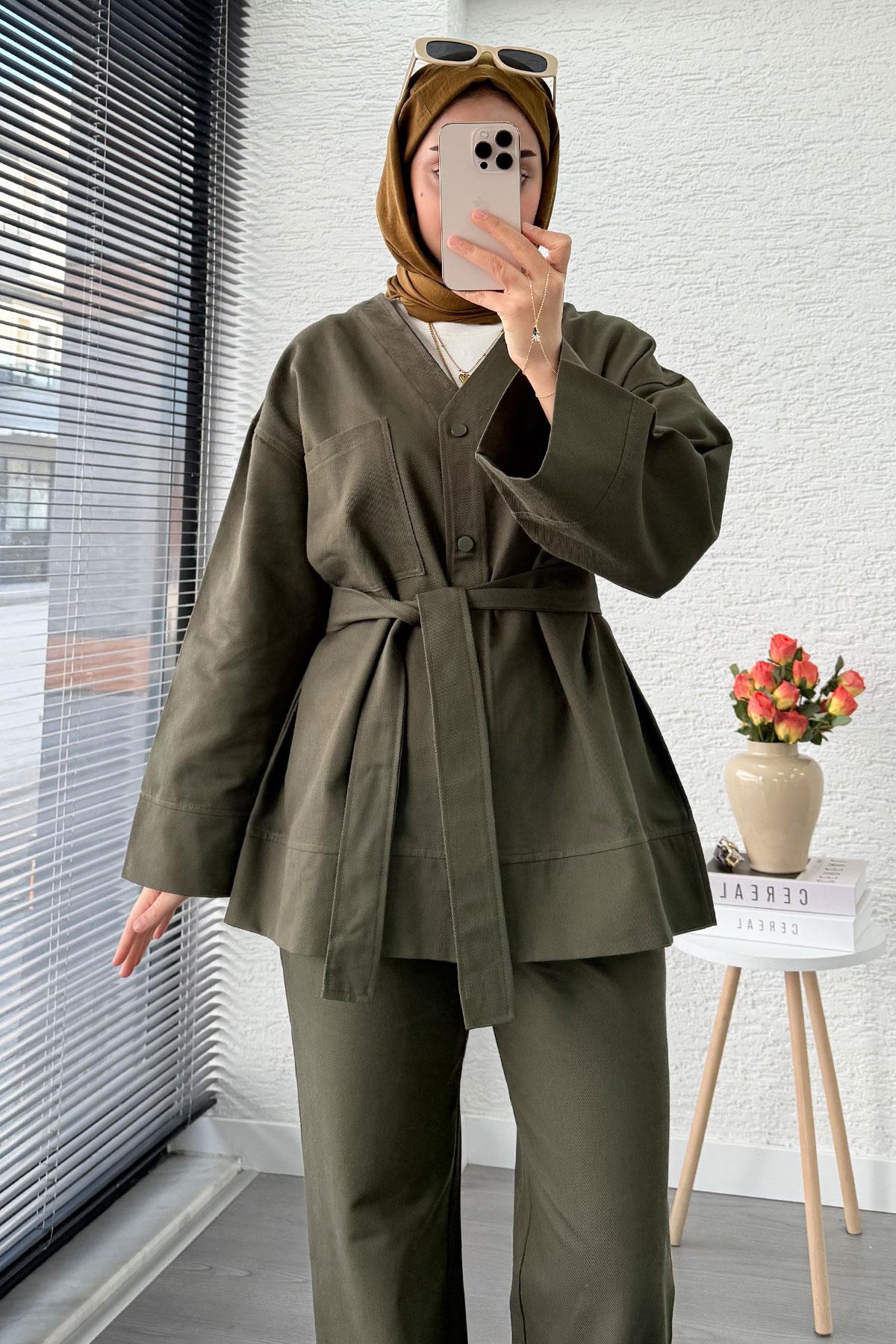 V Yaka Düğmeli Gabardin İkili Takım – Haki