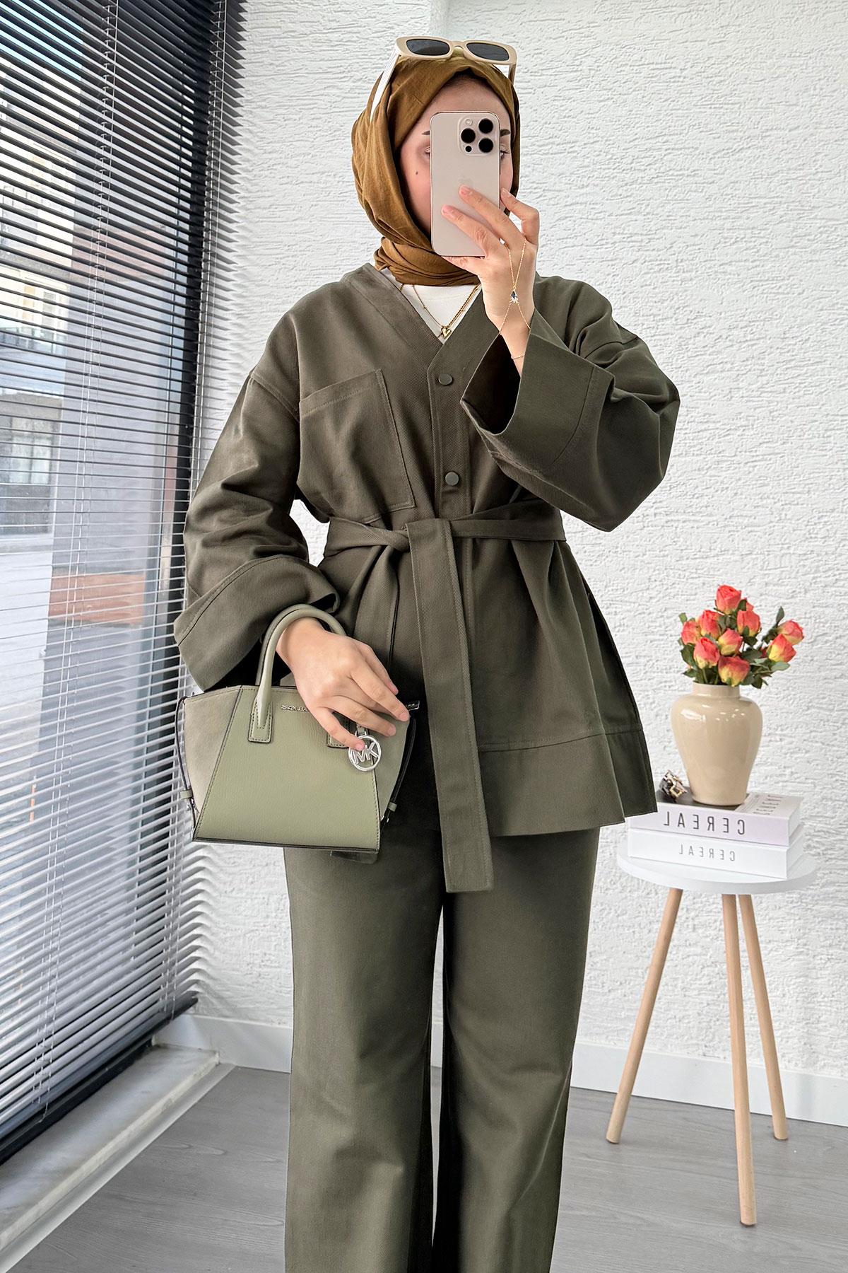 V Yaka Düğmeli Gabardin İkili Takım – Haki