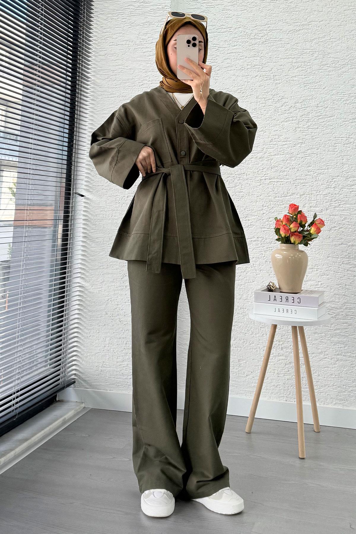 V Yaka Düğmeli Gabardin İkili Takım – Haki