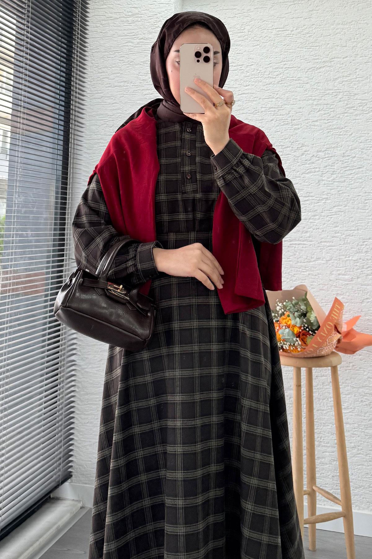 Yaka Düğmeli Kemerli Ekose Desen Uzun Elbise - Acı Kahve