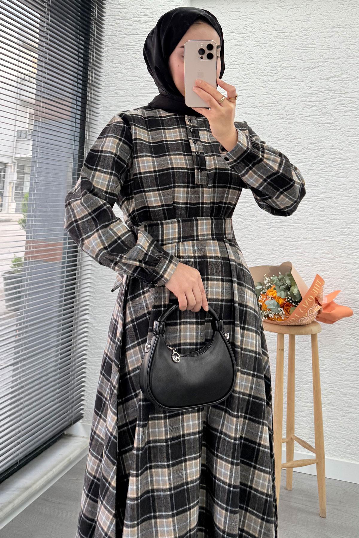 Yaka Düğmeli Kemerli Ekose Desen Uzun Elbise - Siyah