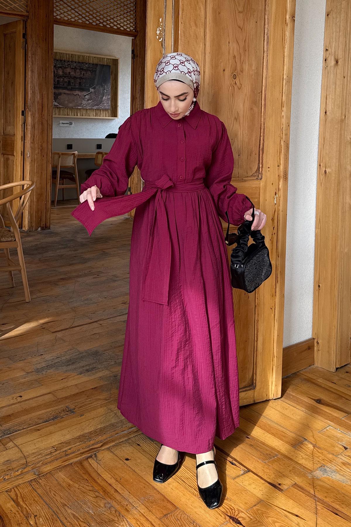 Yarım Düğmeli Beli Lastikli Bordo Elbise