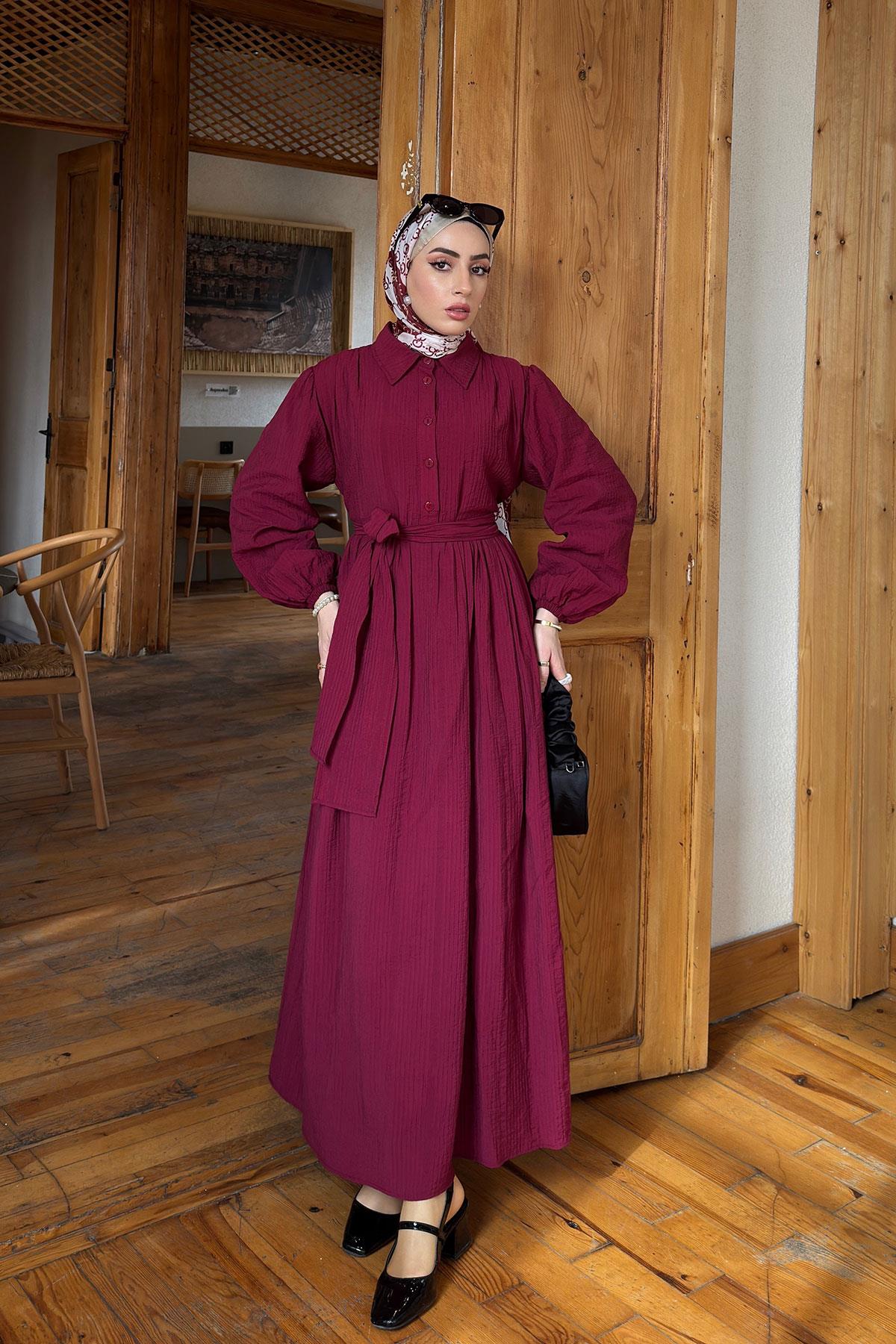 Yarım Düğmeli Beli Lastikli Bordo Elbise