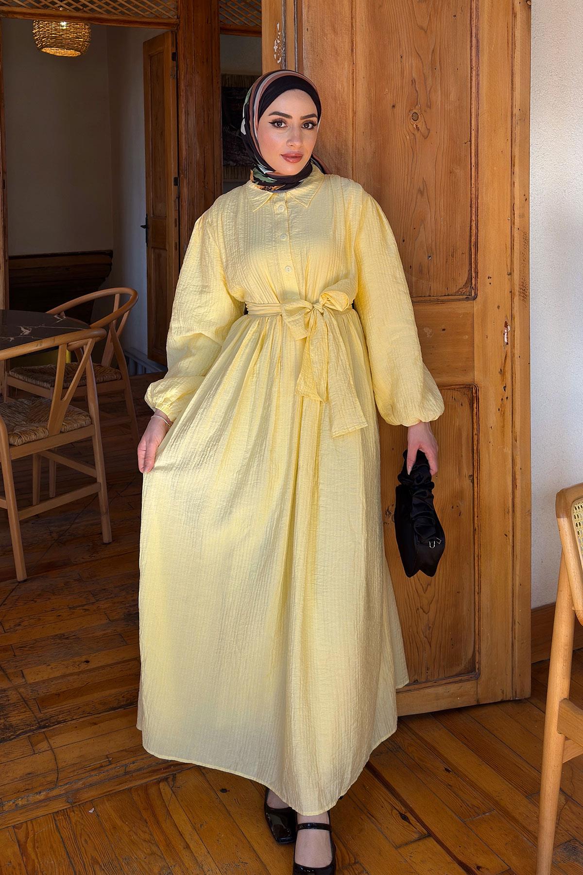 Yarım Düğmeli Beli Lastikli Sarı Elbise