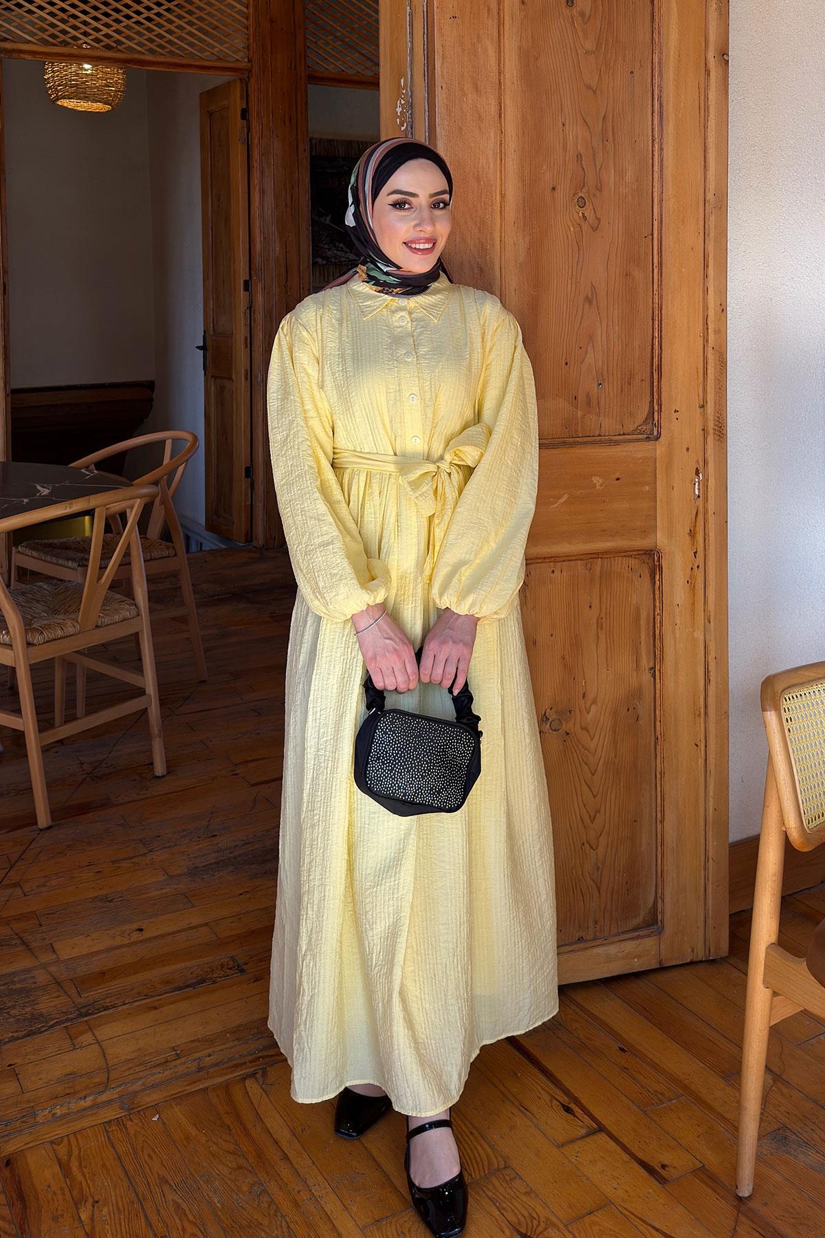 Yarım Düğmeli Beli Lastikli Sarı Elbise