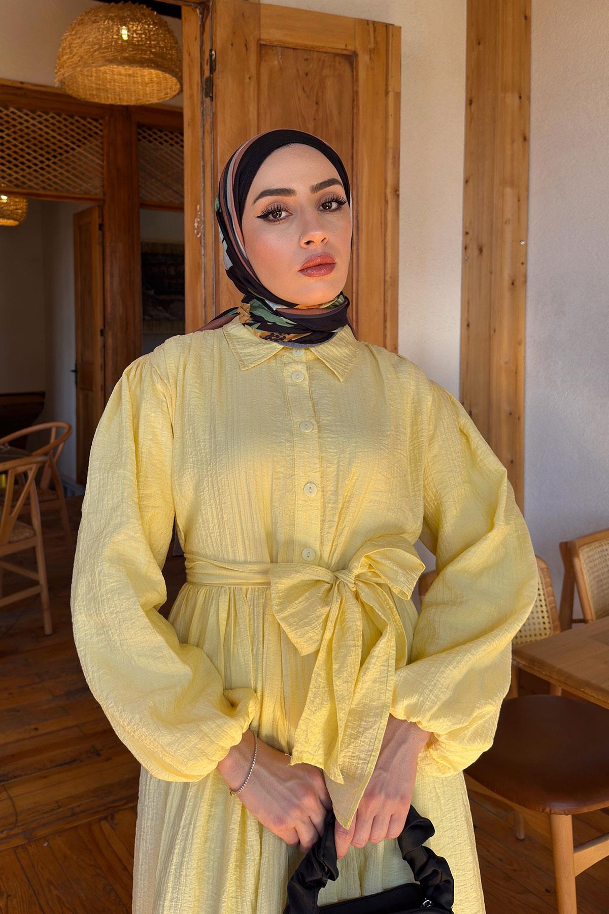 Yarım Düğmeli Beli Lastikli Sarı Elbise