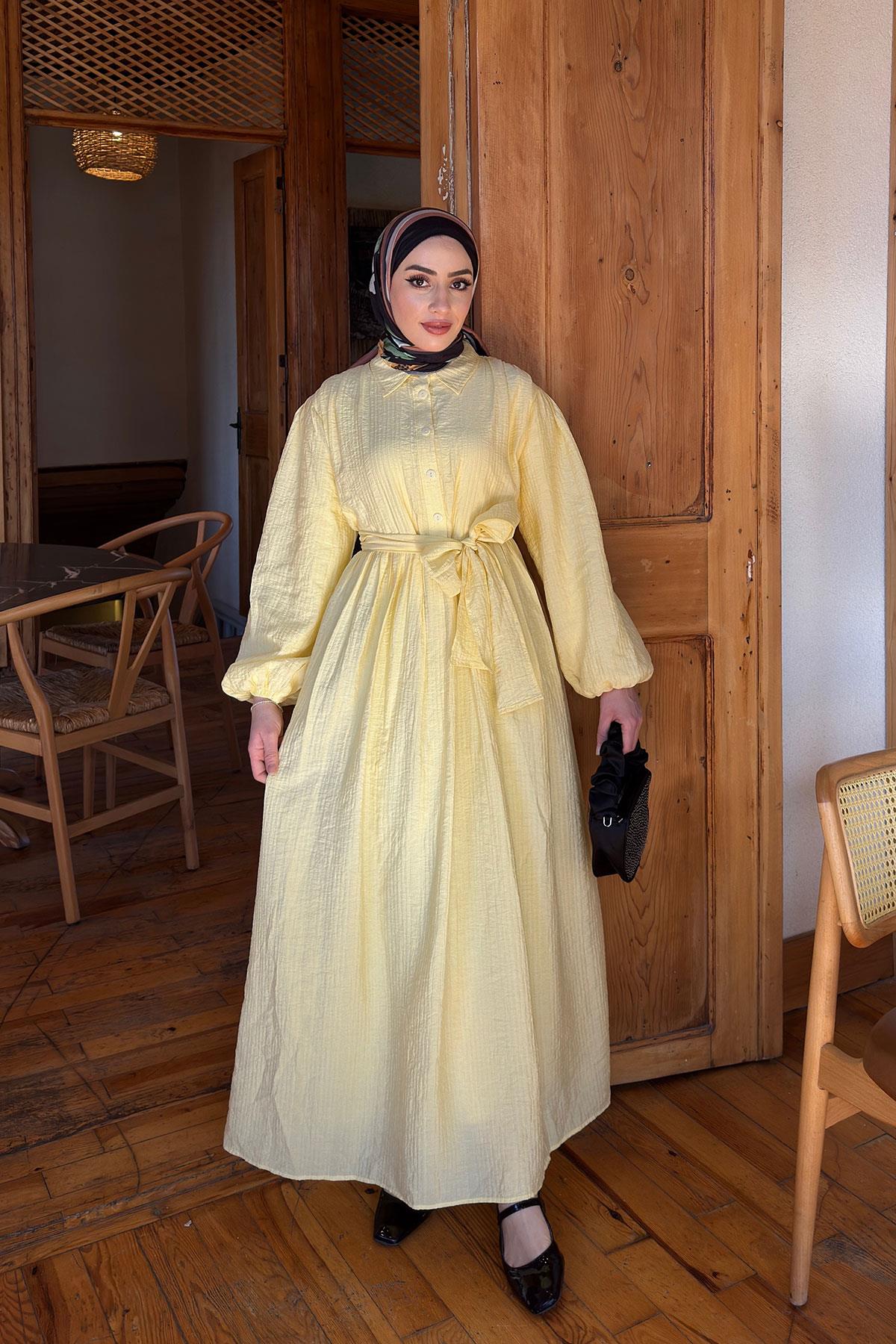 Yarım Düğmeli Beli Lastikli Sarı Elbise