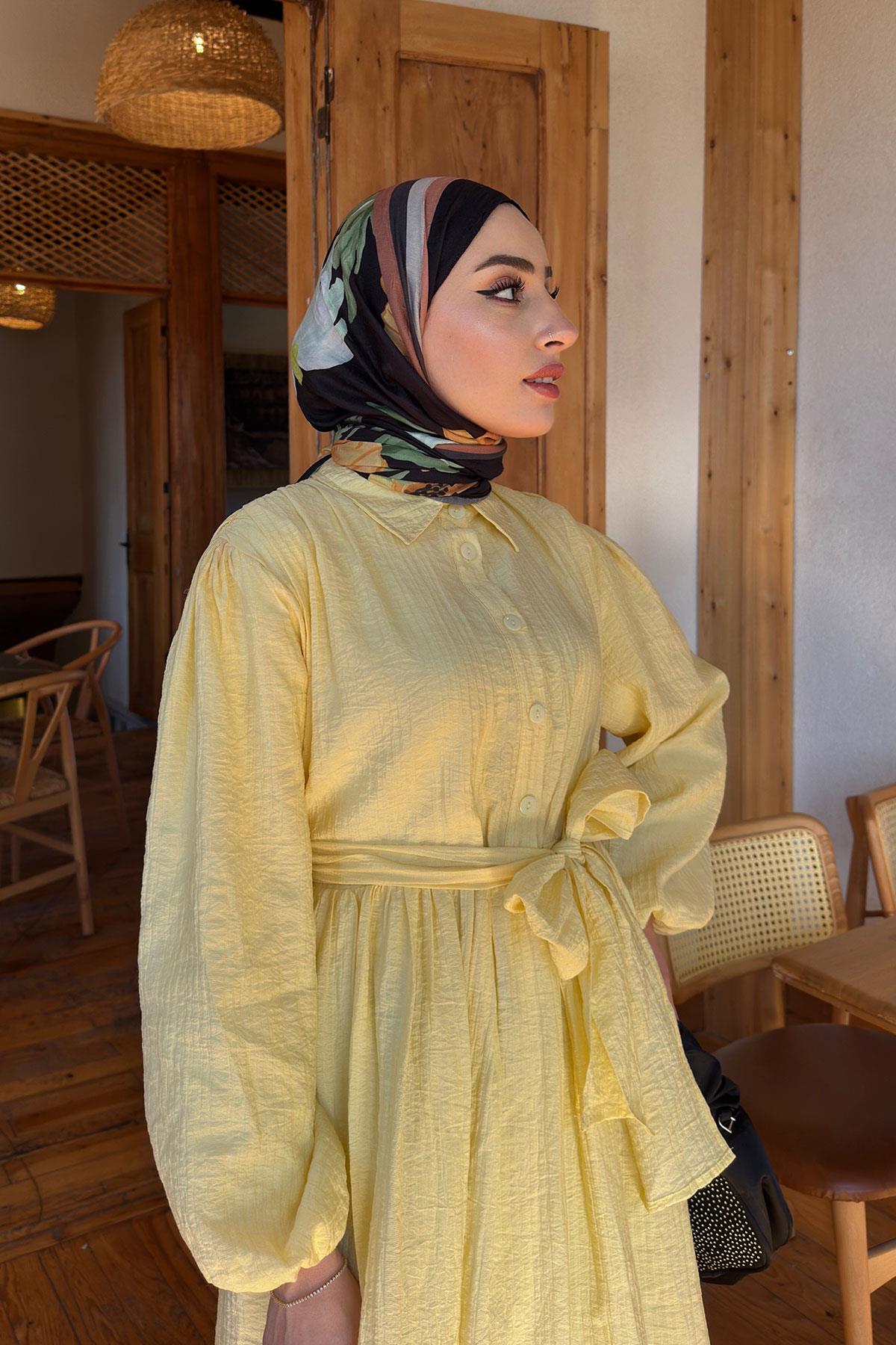 Yarım Düğmeli Beli Lastikli Sarı Elbise