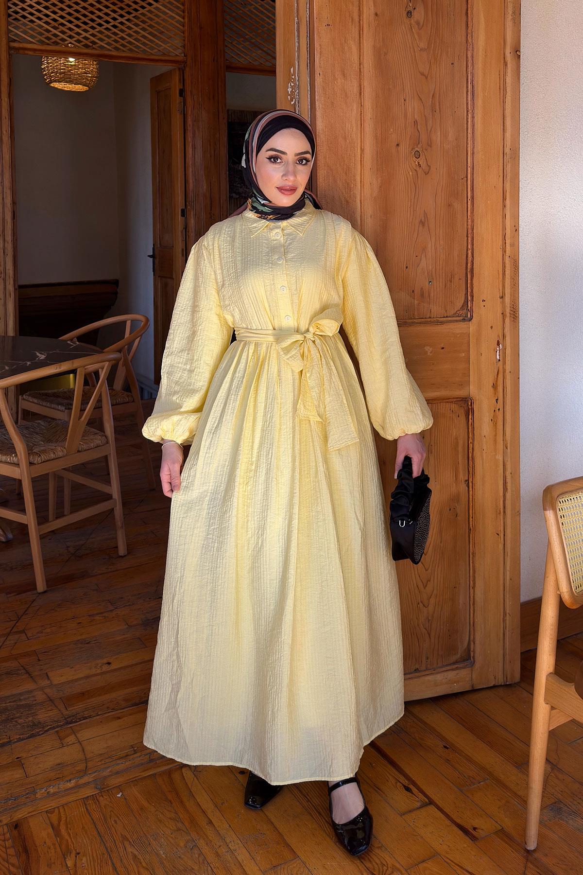 Yarım Düğmeli Beli Lastikli Sarı Elbise