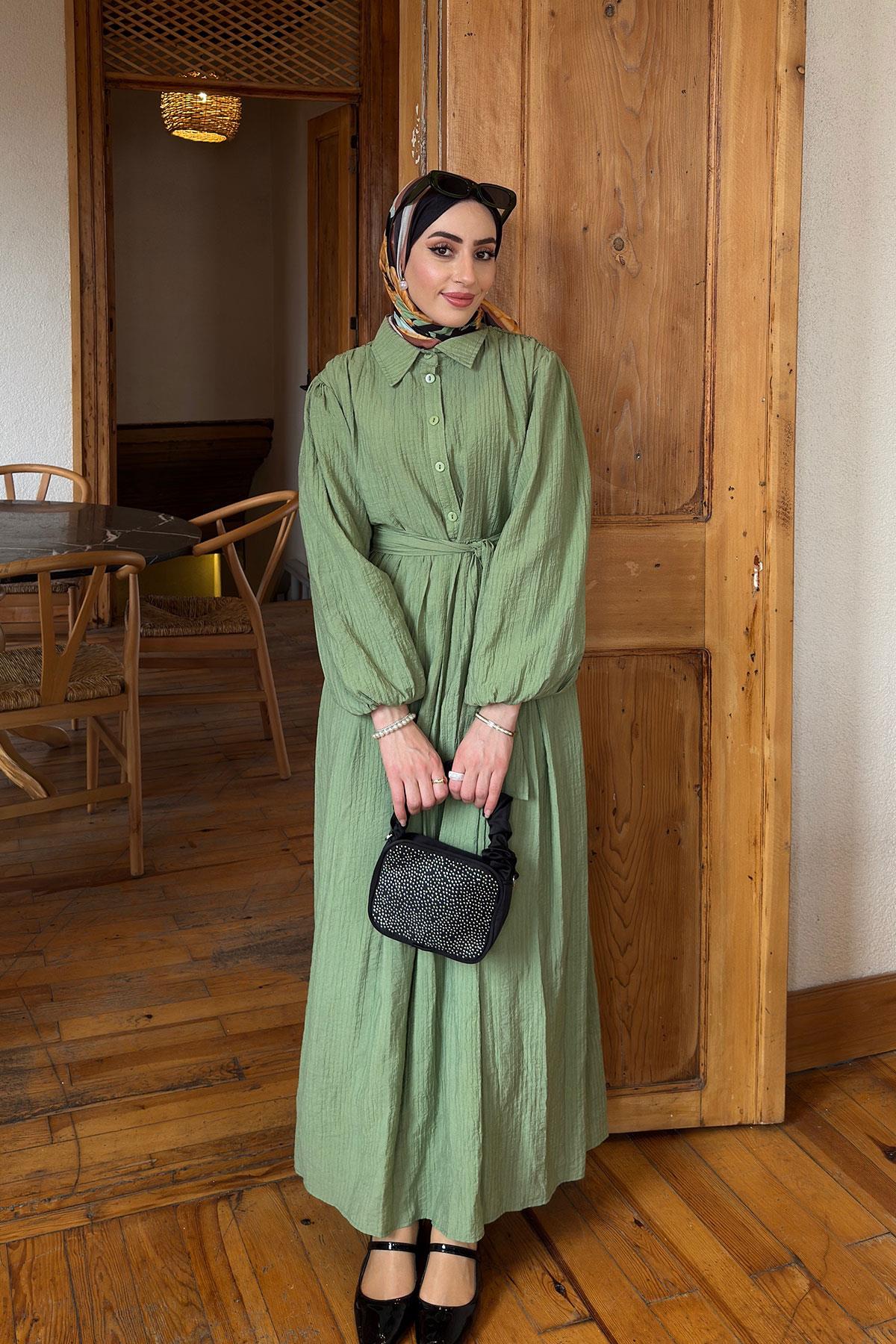 Yarım Düğmeli Beli Lastikli Yeşil Elbise