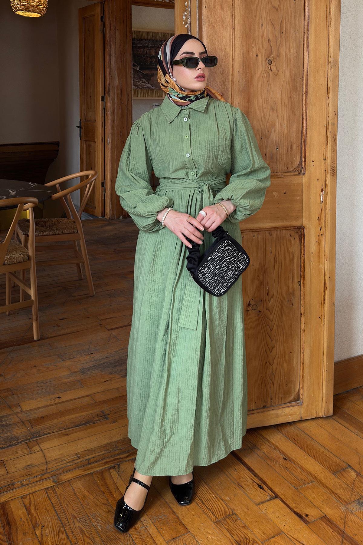Yarım Düğmeli Beli Lastikli Yeşil Elbise