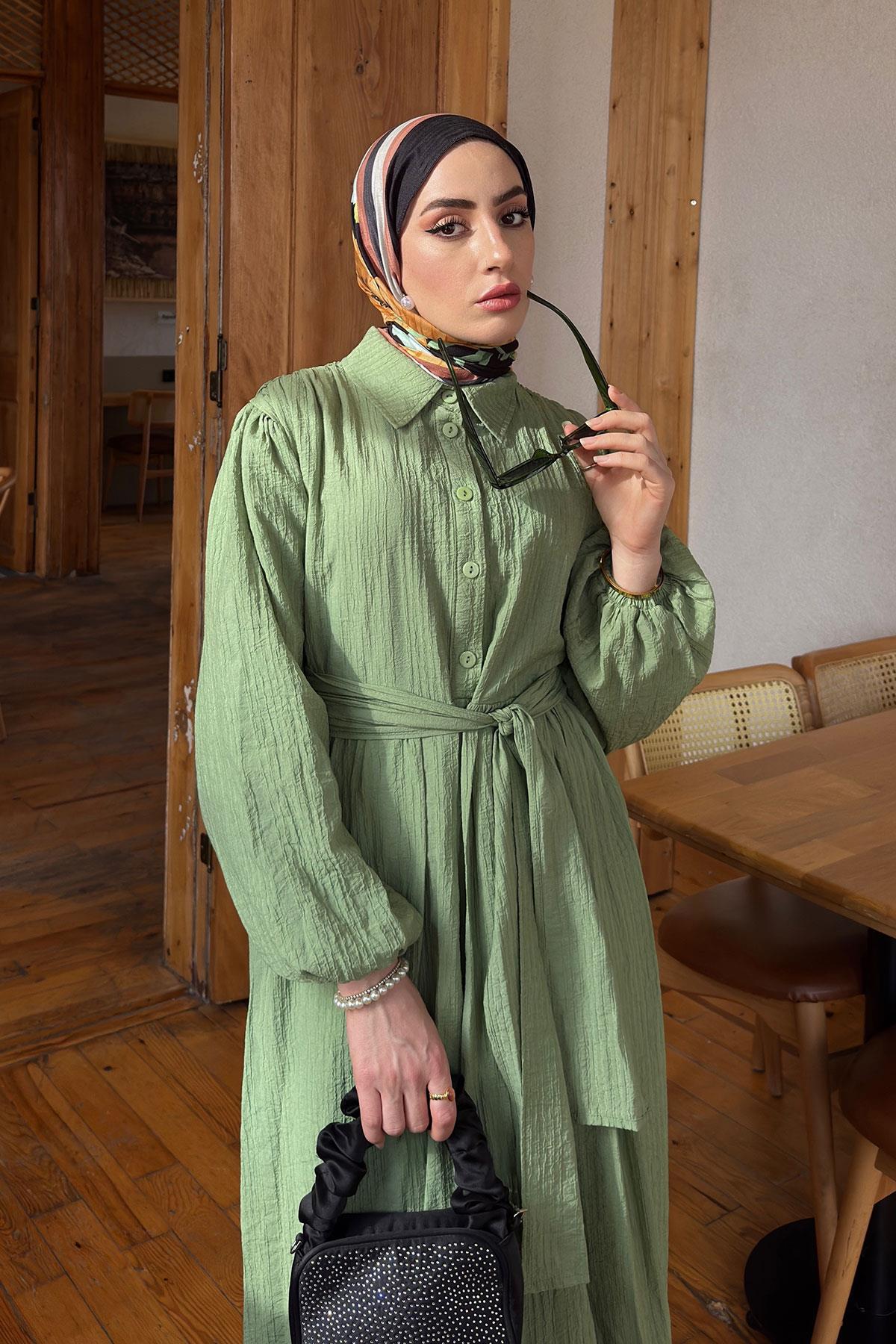 Yarım Düğmeli Beli Lastikli Yeşil Elbise