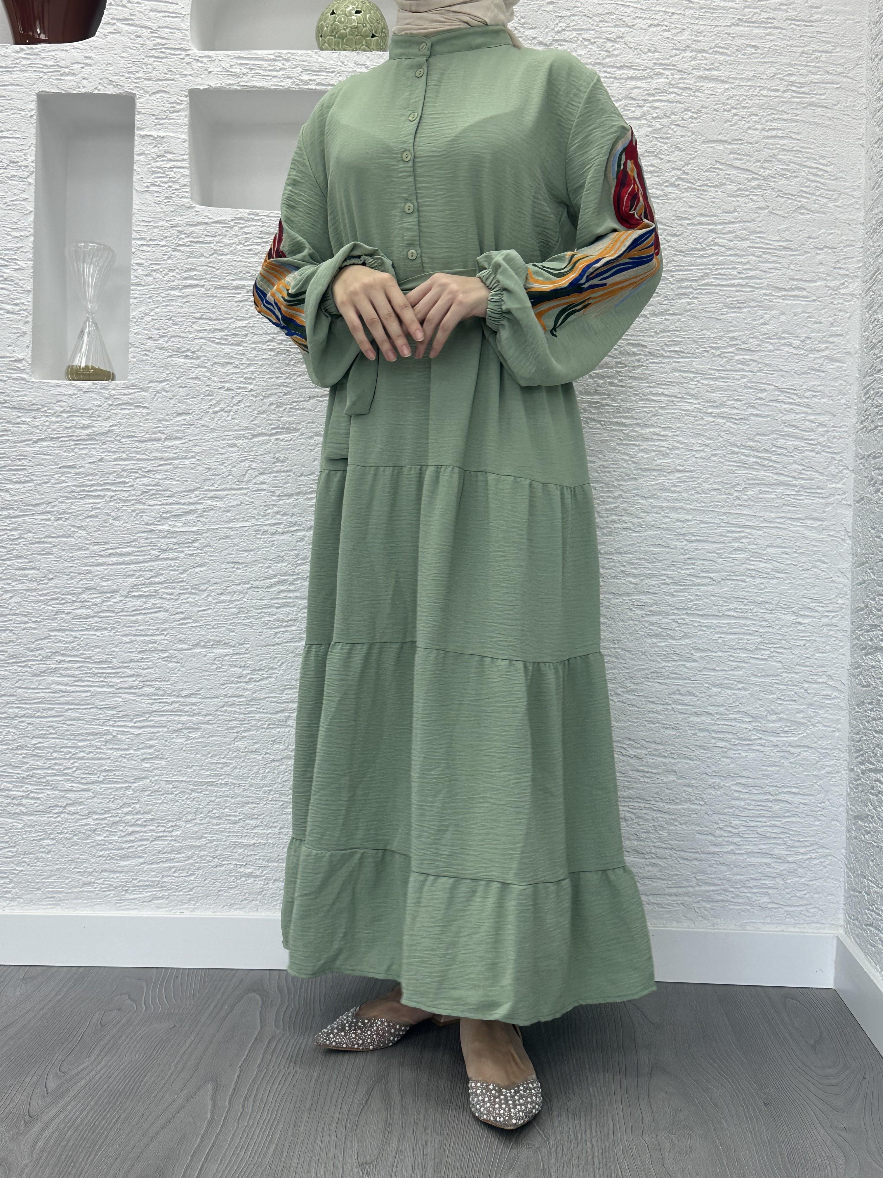 Yeşil Kol İşlemeli Elbise