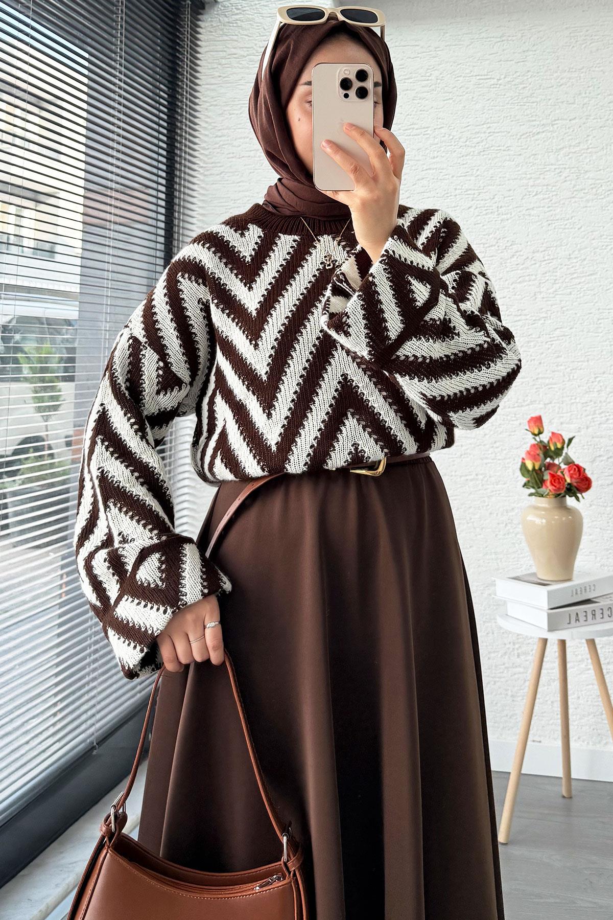 Zikzak Desenli Kısa Triko Kazak – Kahverengi