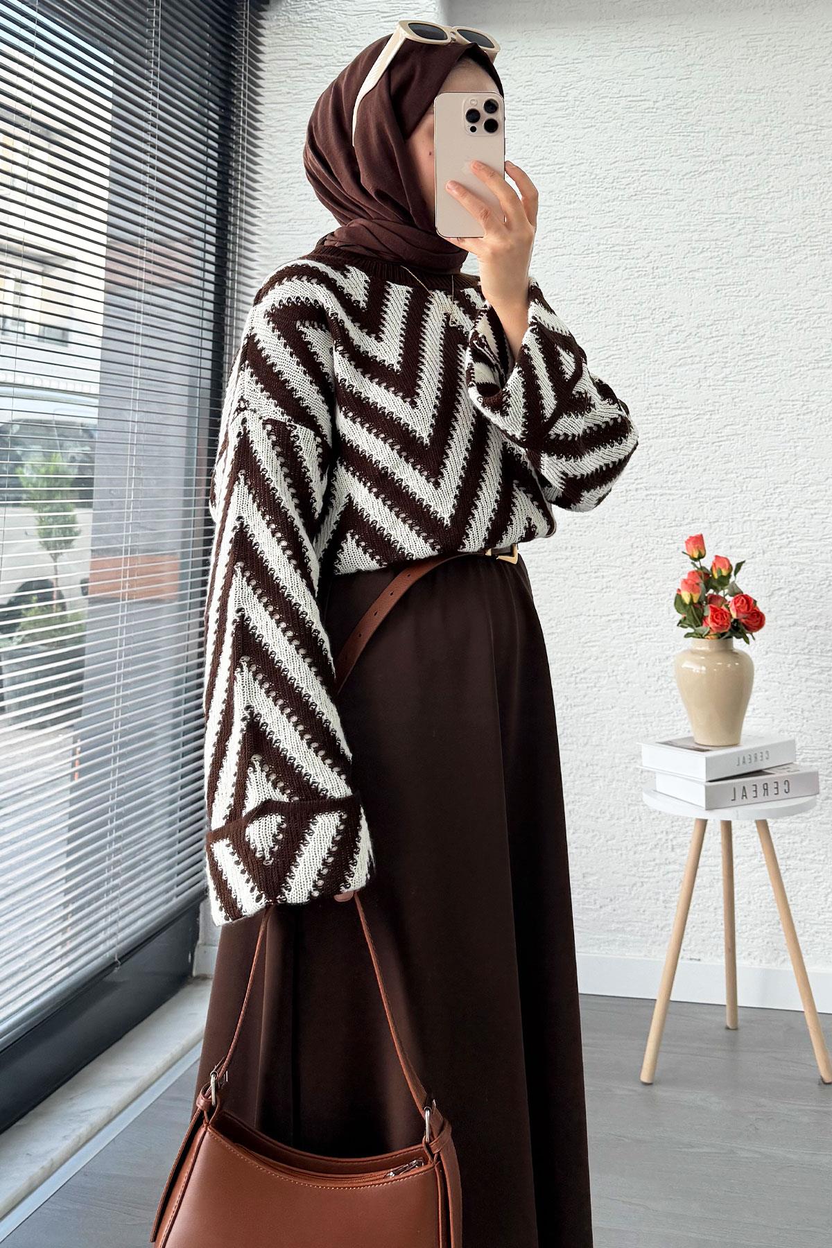 Zikzak Desenli Kısa Triko Kazak – Kahverengi