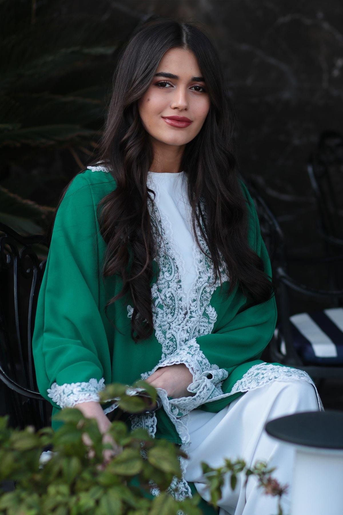 Zümrüt Güpür Detaylı Abaya