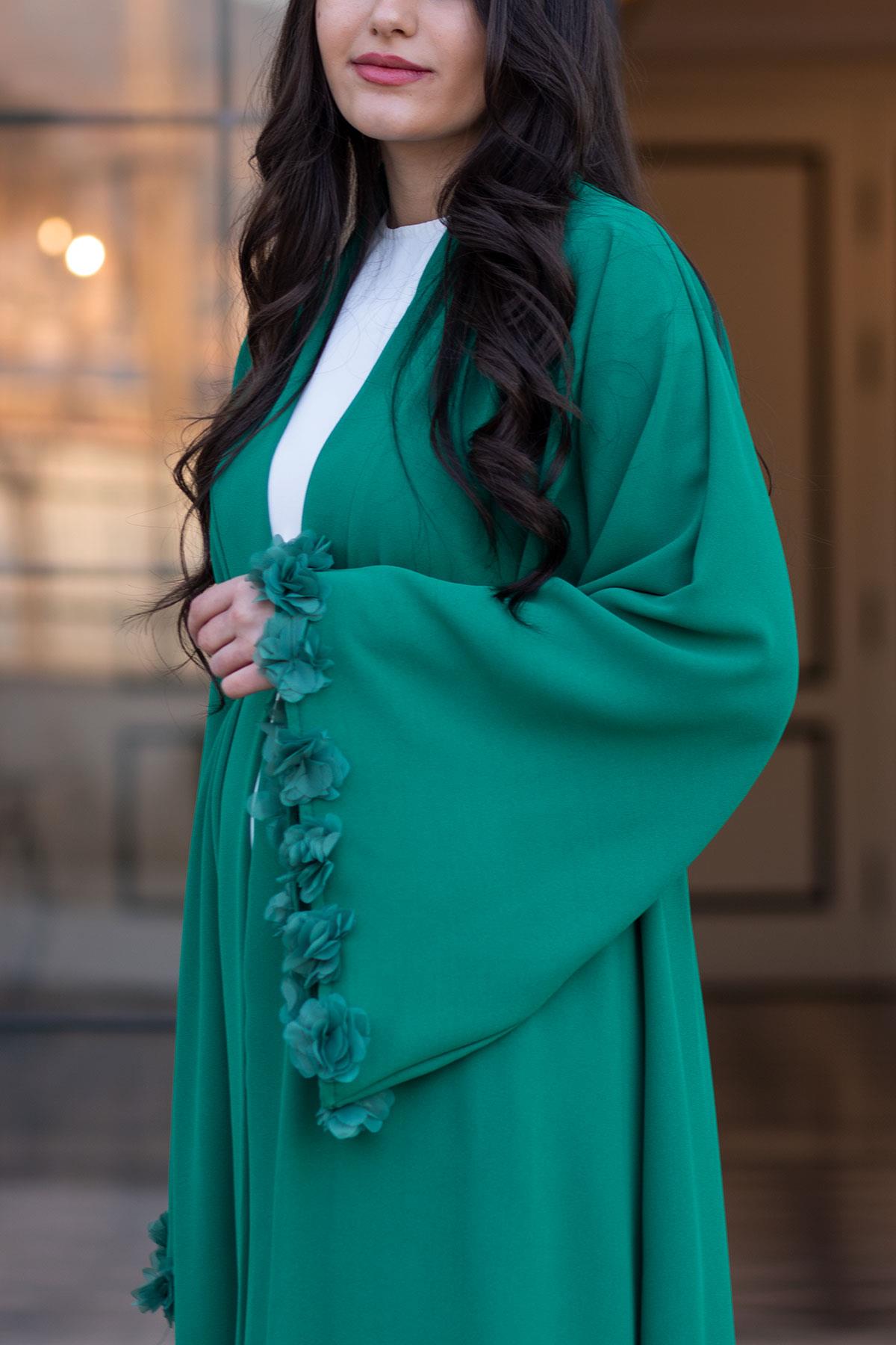Zümrüt Kolu Çiçek Detaylı Zahra Abaya